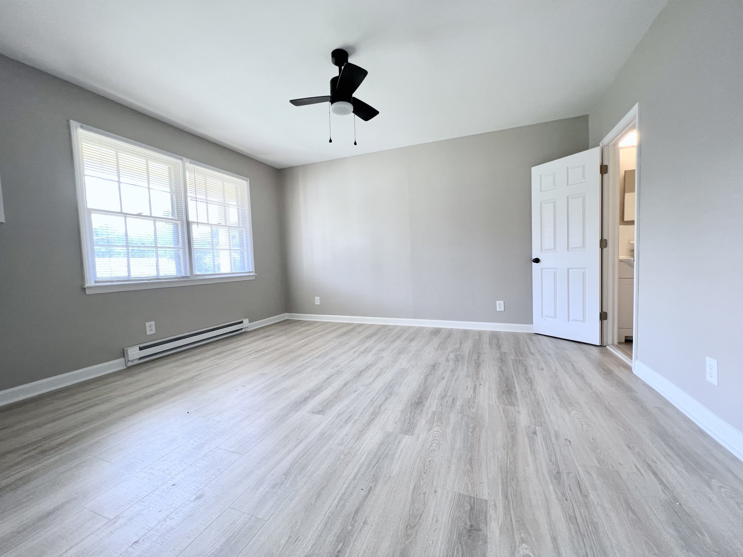 Lakewood - Remodeled One Bedroom - 550 ft.² - Bedroom