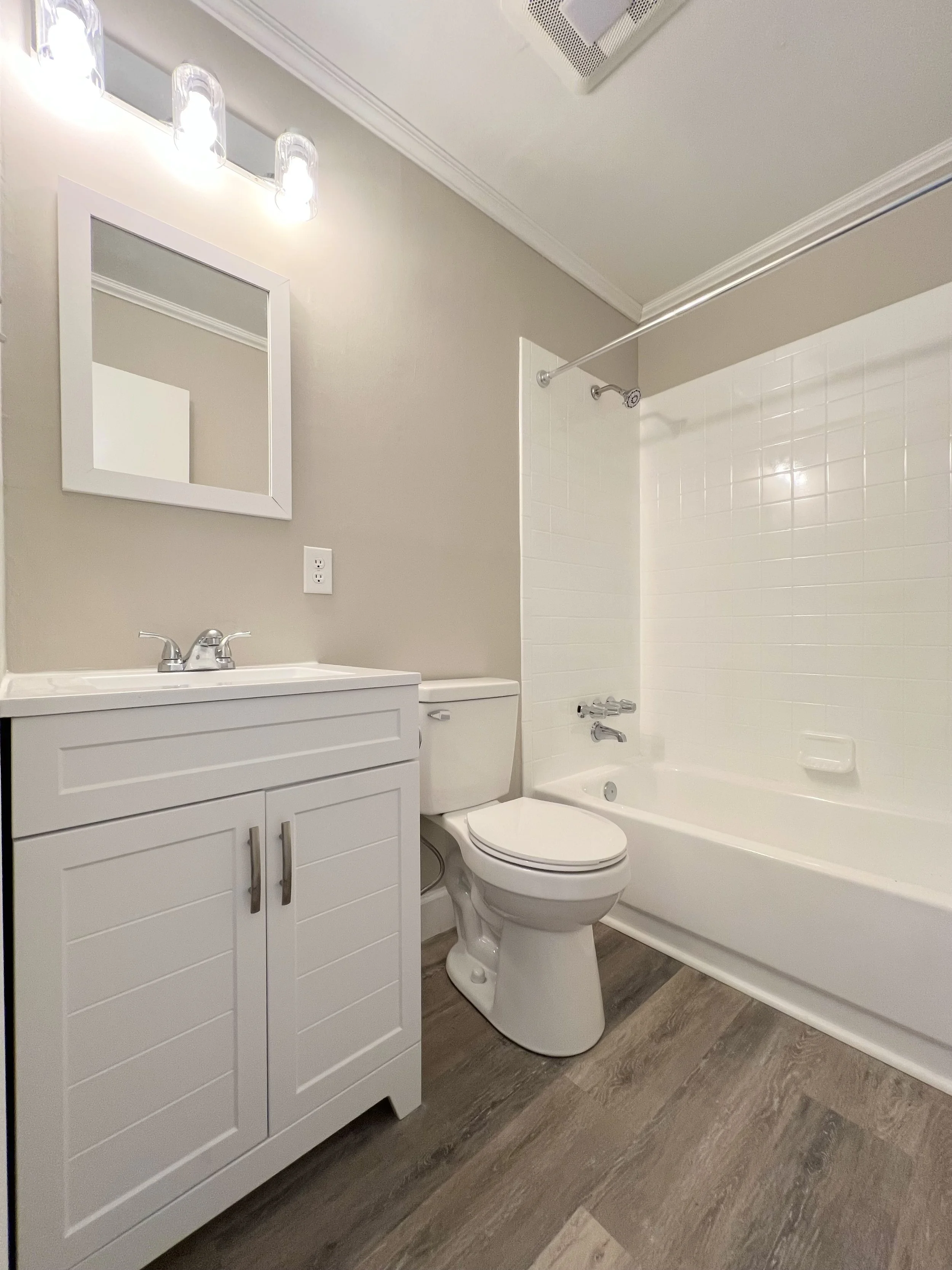Yorkleigh Apartments - Two Bedroom - Full Remodel - Bathroom