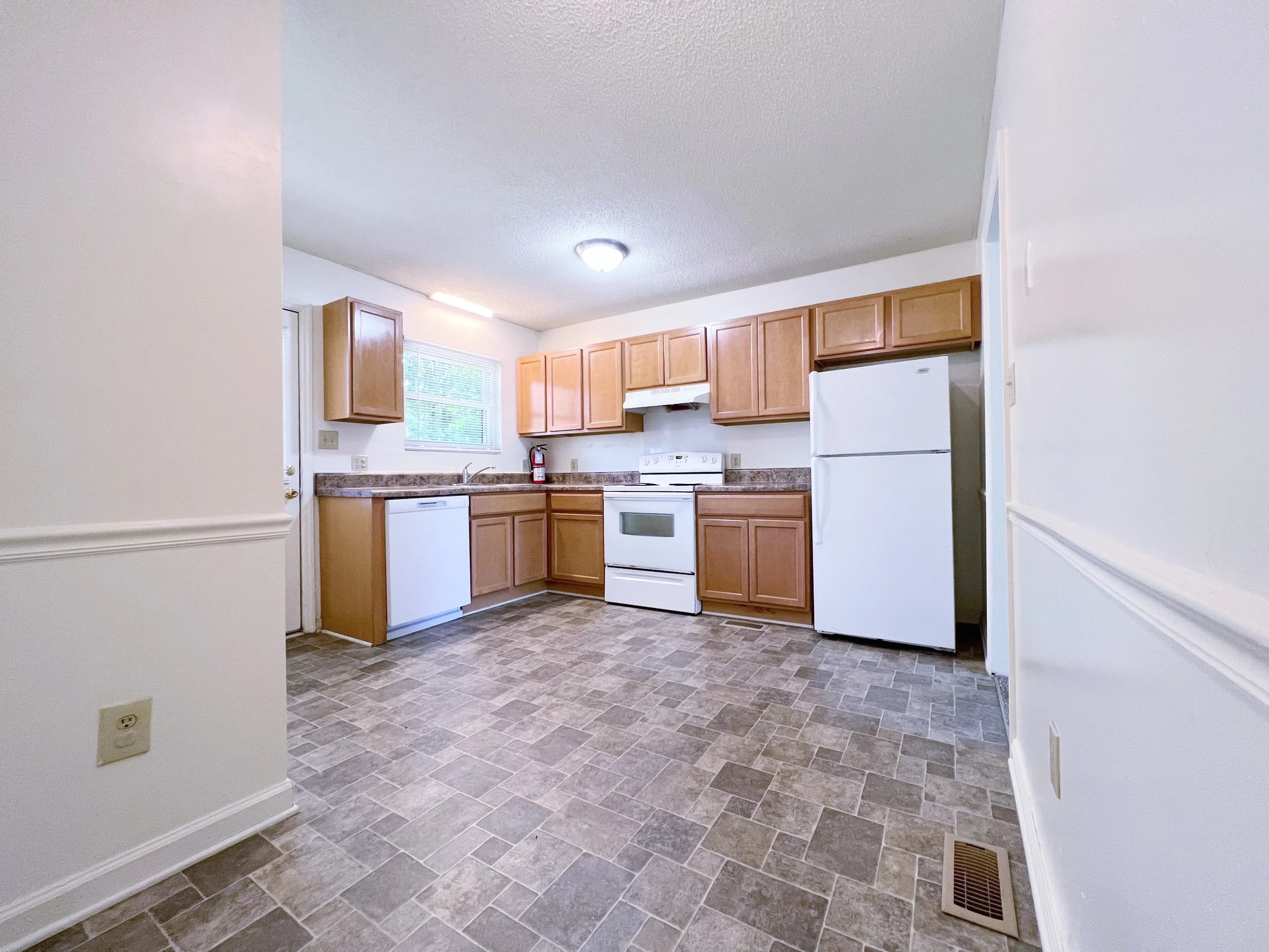 Hill Street Duplex - Spacious Kitchen w/ Laundry Hook-ups/Closet