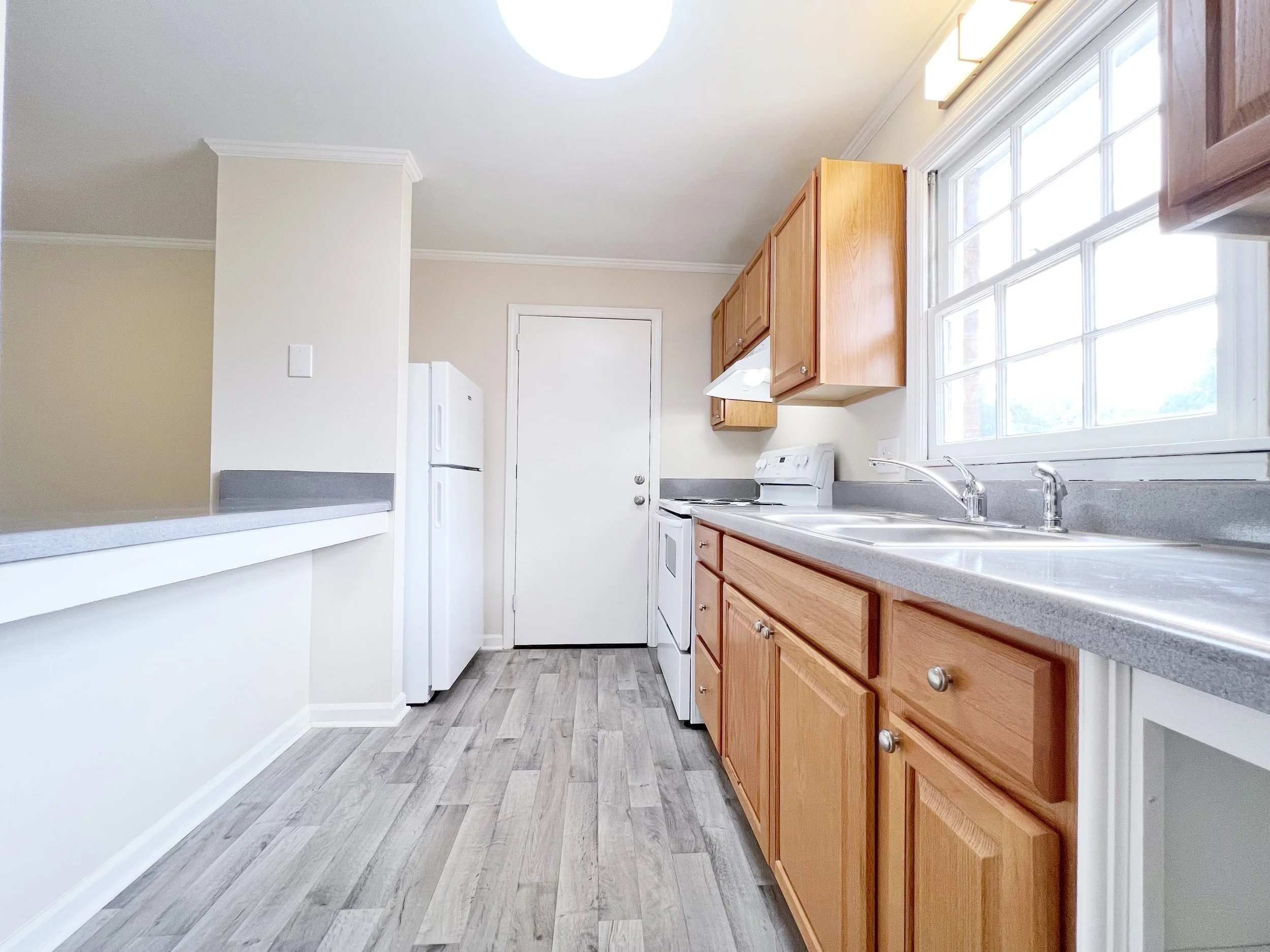 Normandy Manor - 2 Bedrooms 1 Bathroom - Kitchen