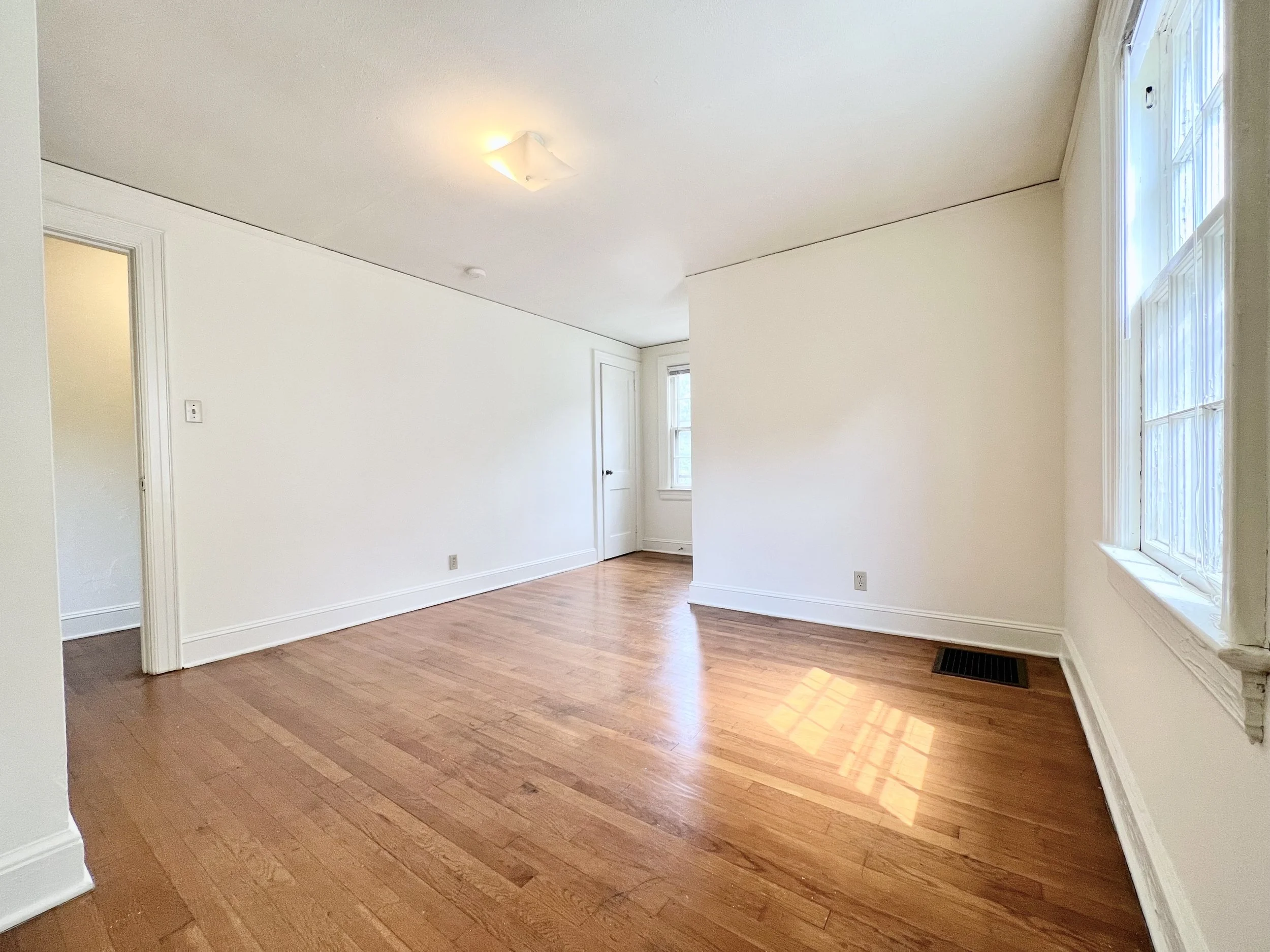 Spring Garden/Lindell Duplex - One Bedroom - Bedroom 