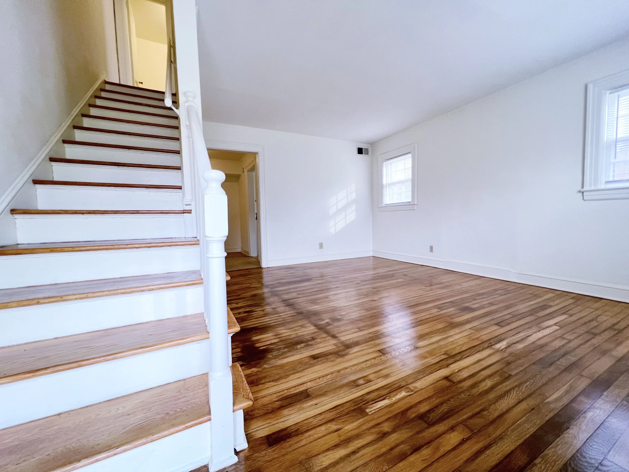 Spring Garden/Lindell Duplex - Two Bedroom - Living Room 