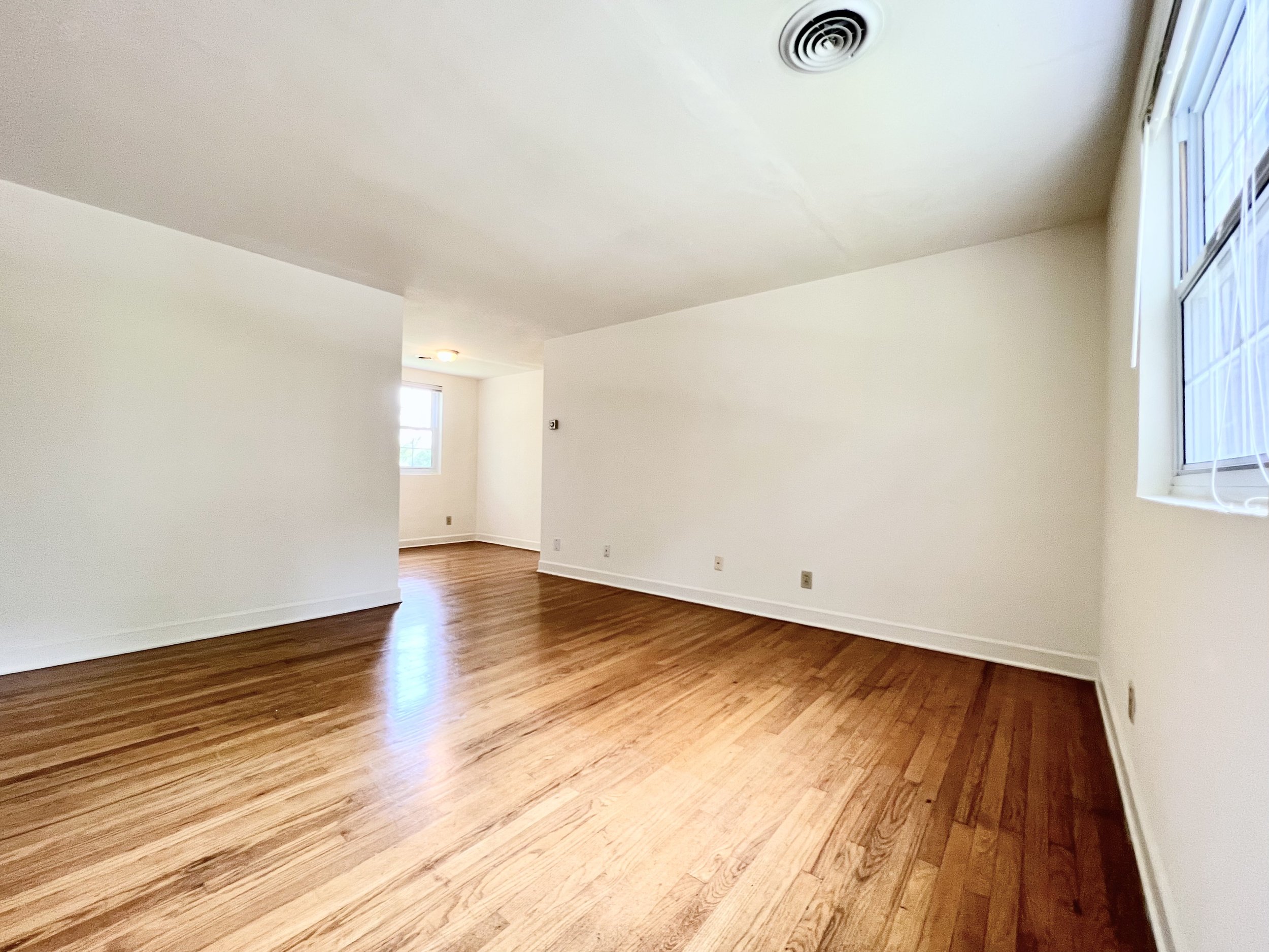 Lindley Park Manor - One Bedroom - Living Room