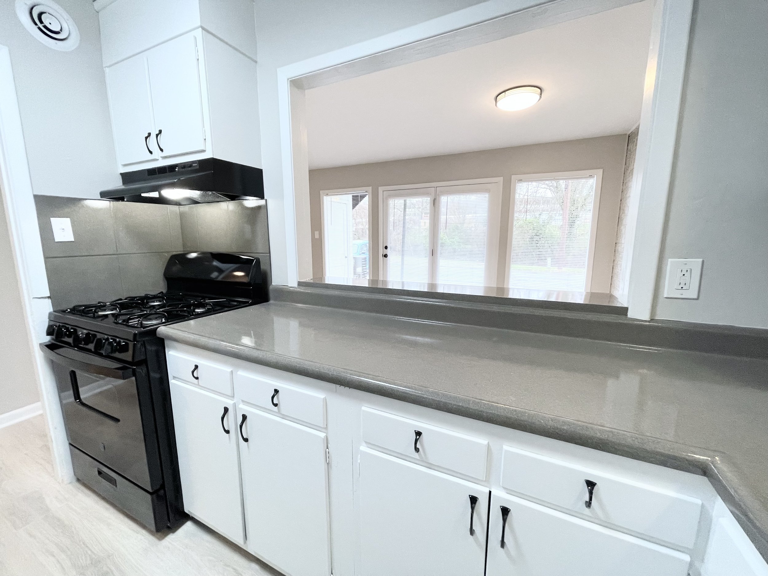 Sycamore - Freshly Remodeled - Kitchen Without Dishwasher