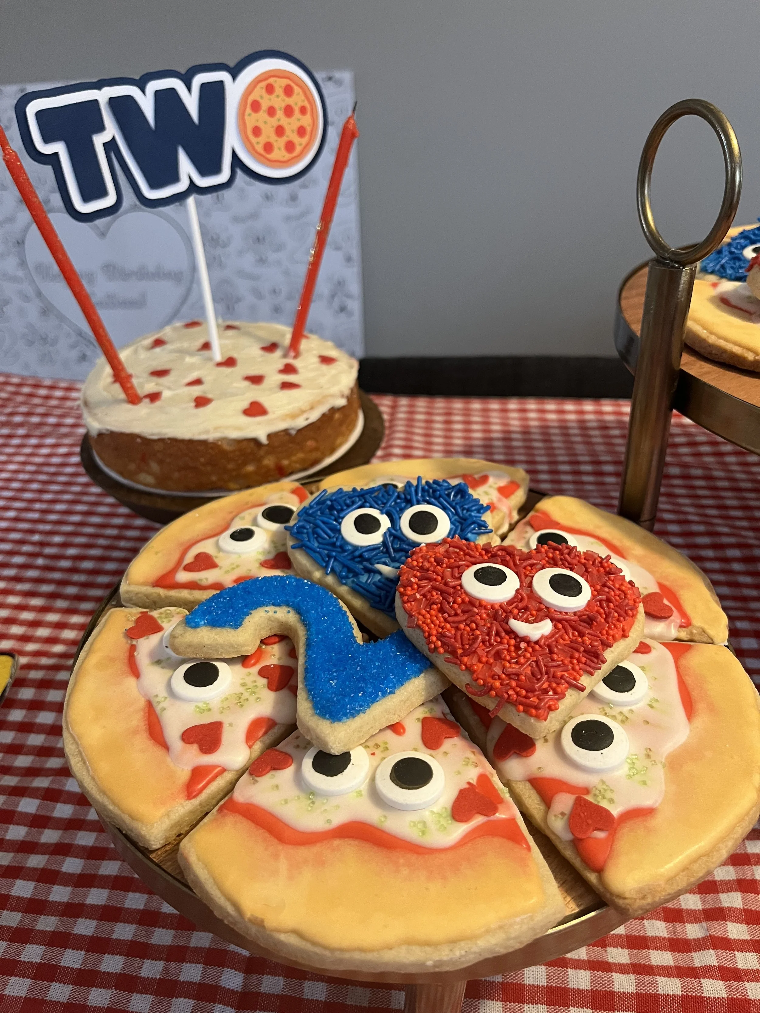 A Single 6" Cake + Cookies