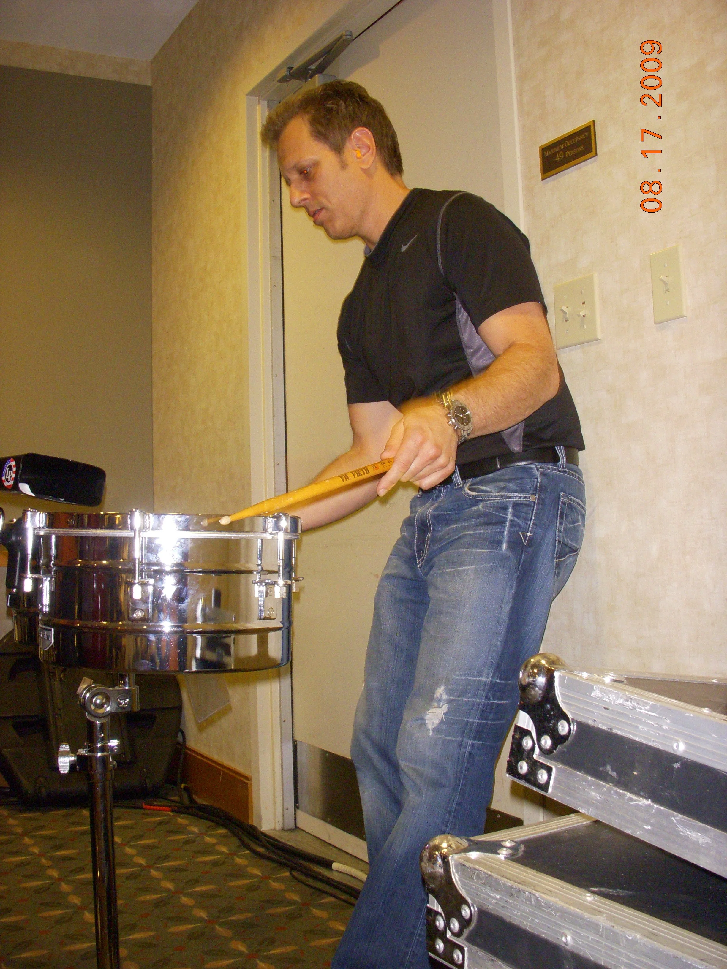 Dave Weckl Accompanies Attendees at Jam Night