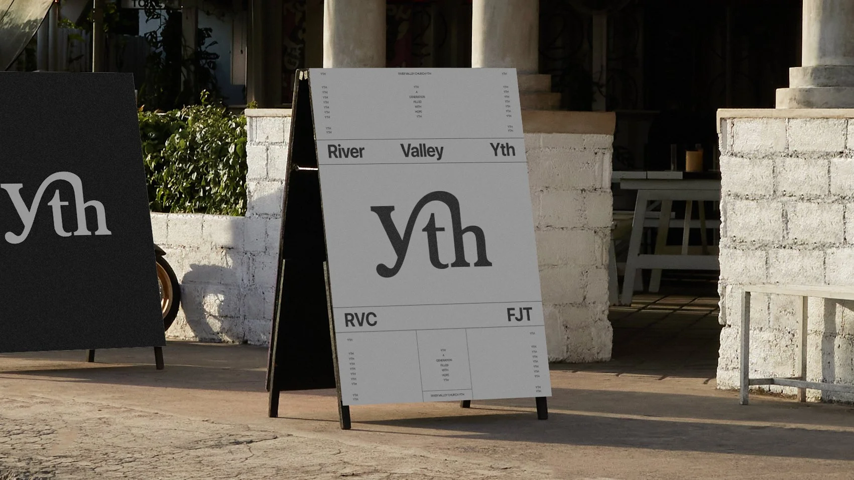 YTHMOCKUP_NEW4_final.jpg