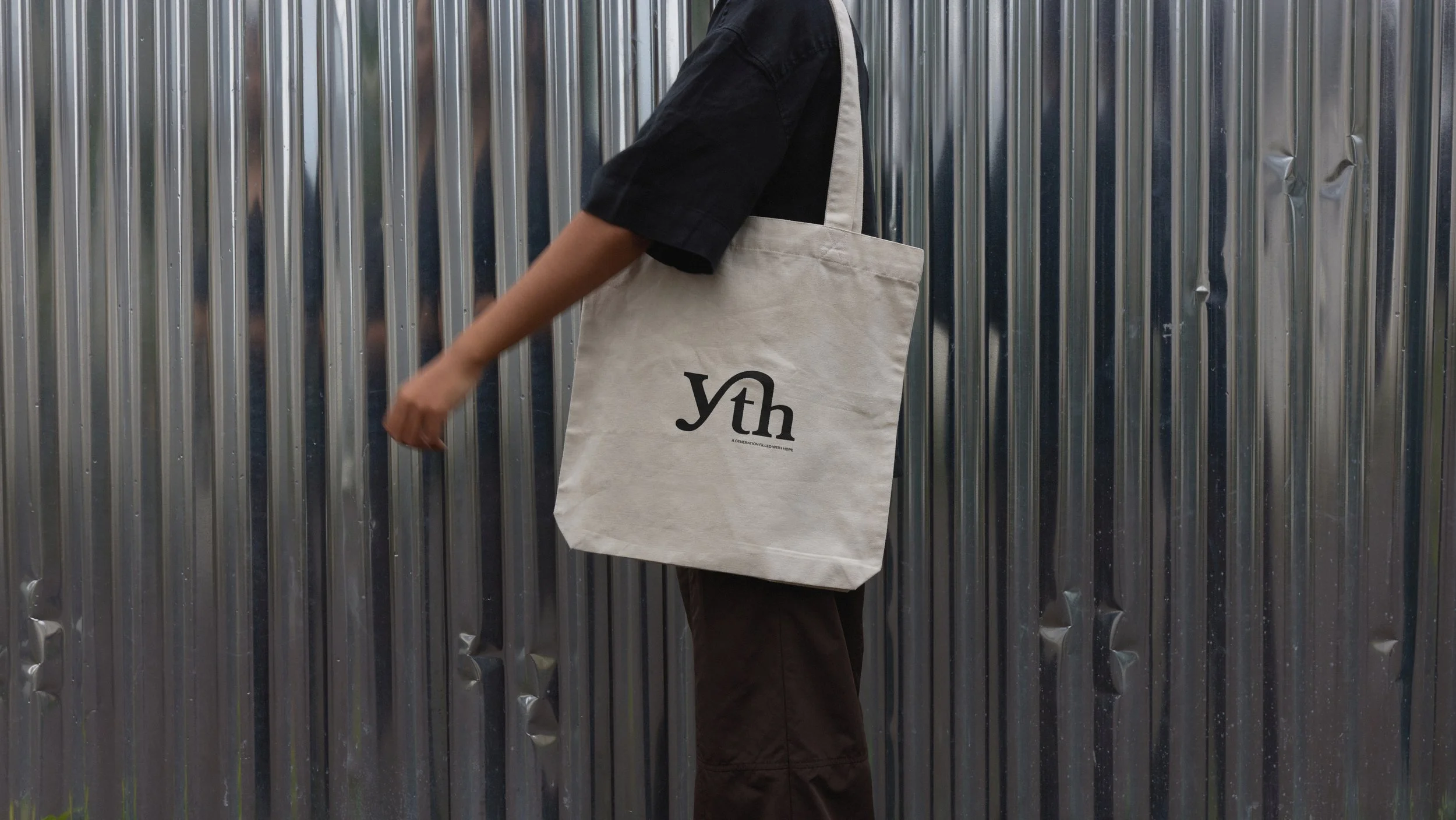 YTHMOCKUP_NEW5_final.jpg
