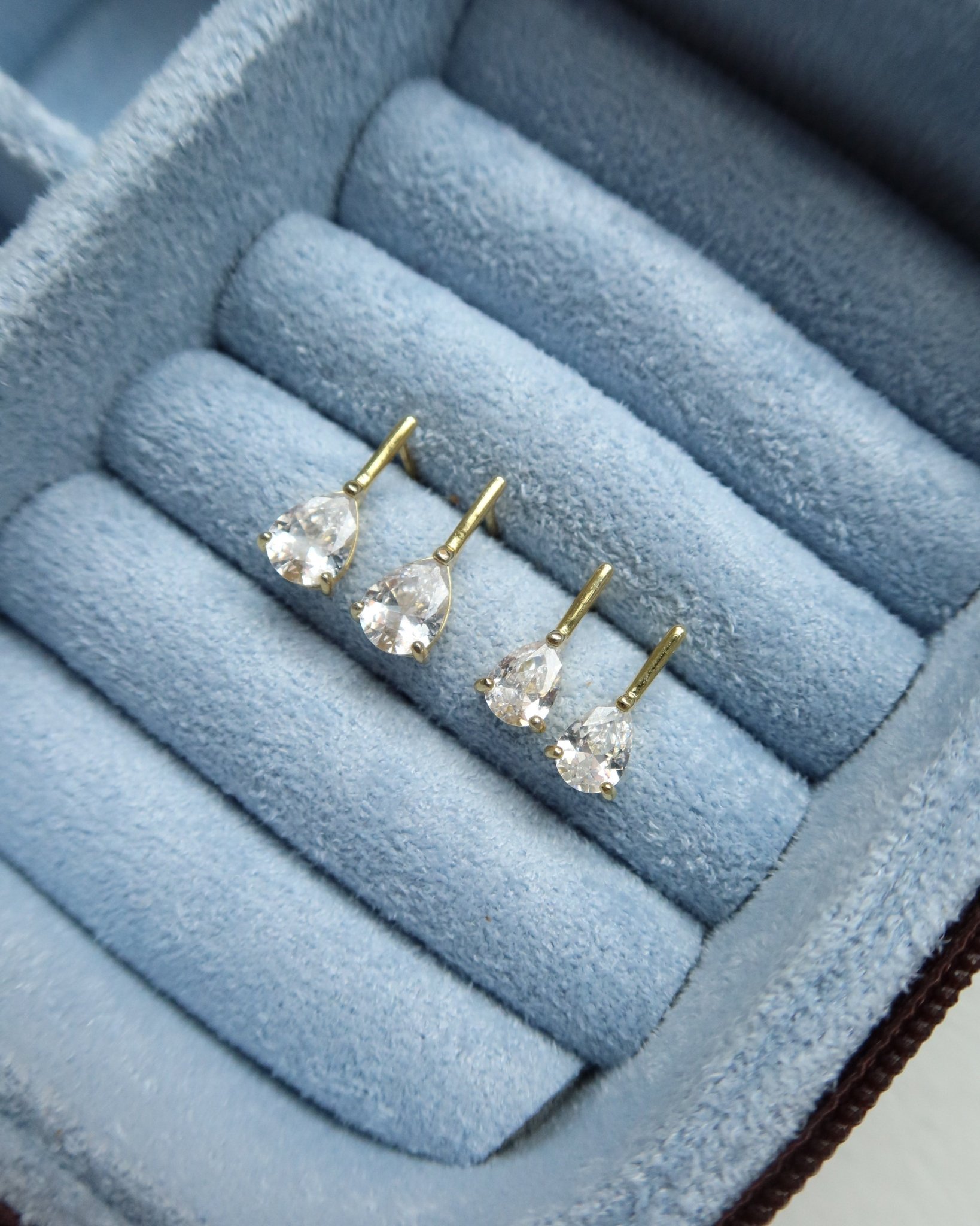 lucy-sparkle-pear-bar-studs-jewelry-earrings-9047321.jpg