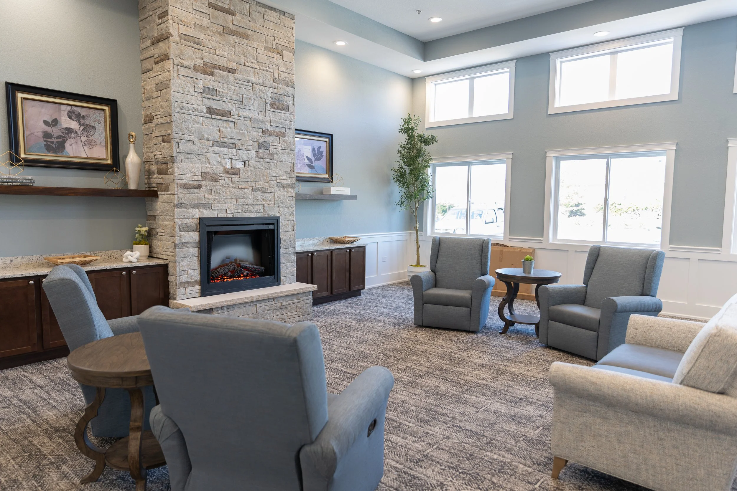 Memory Care Living Room 489A0819.jpg