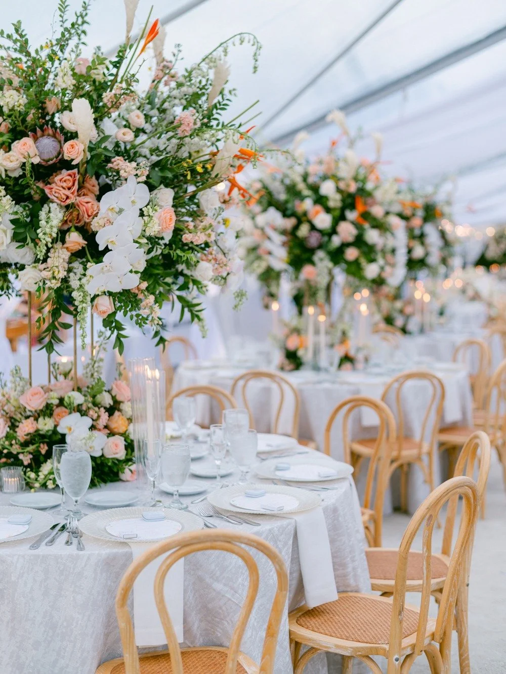 pierres-morada-bay-islamorada-wedding-romantic-floral-tablescapes.jpg