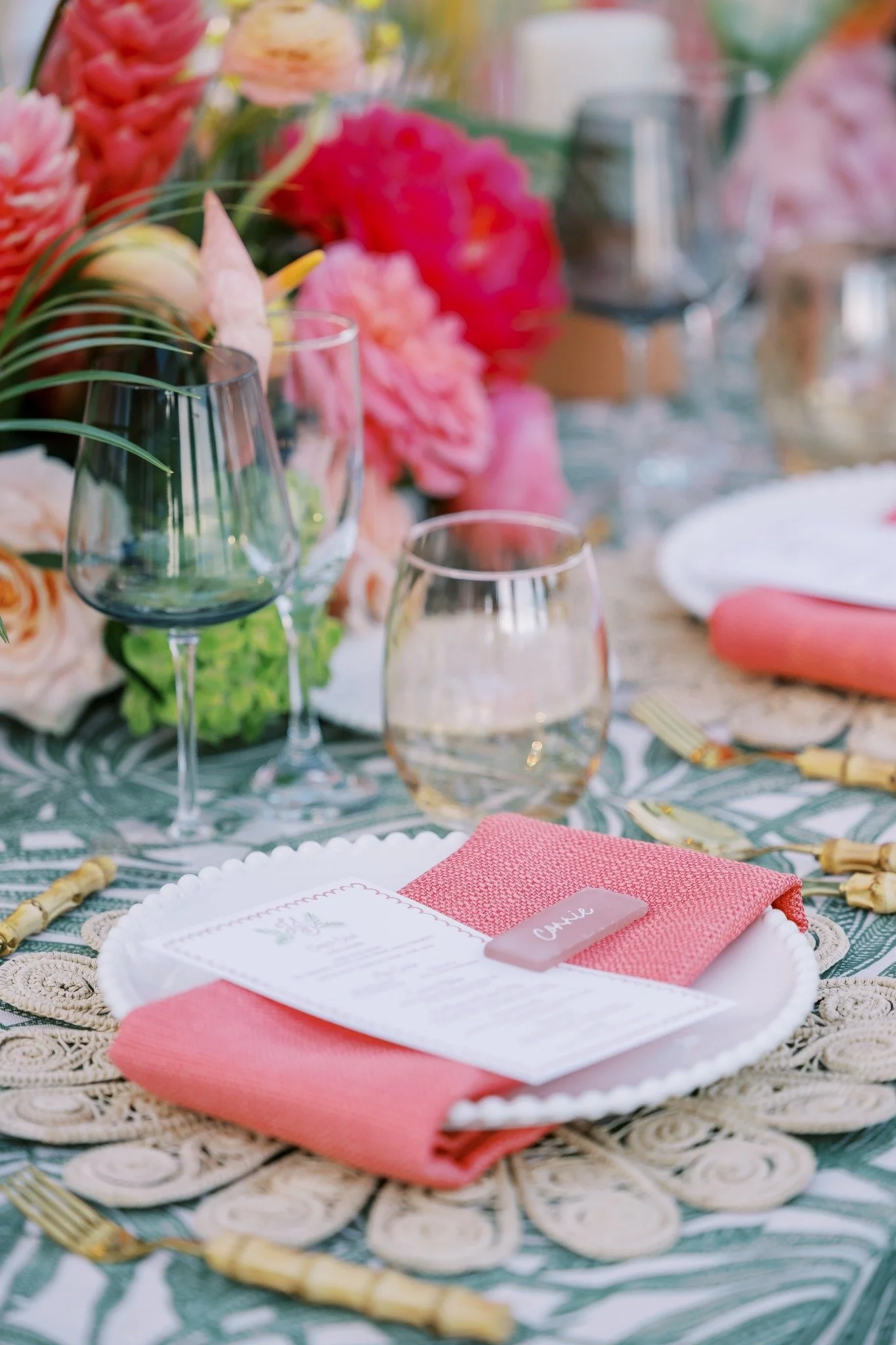 islamorada-wedding-coral-napkins-tropical-tablescape.jpg