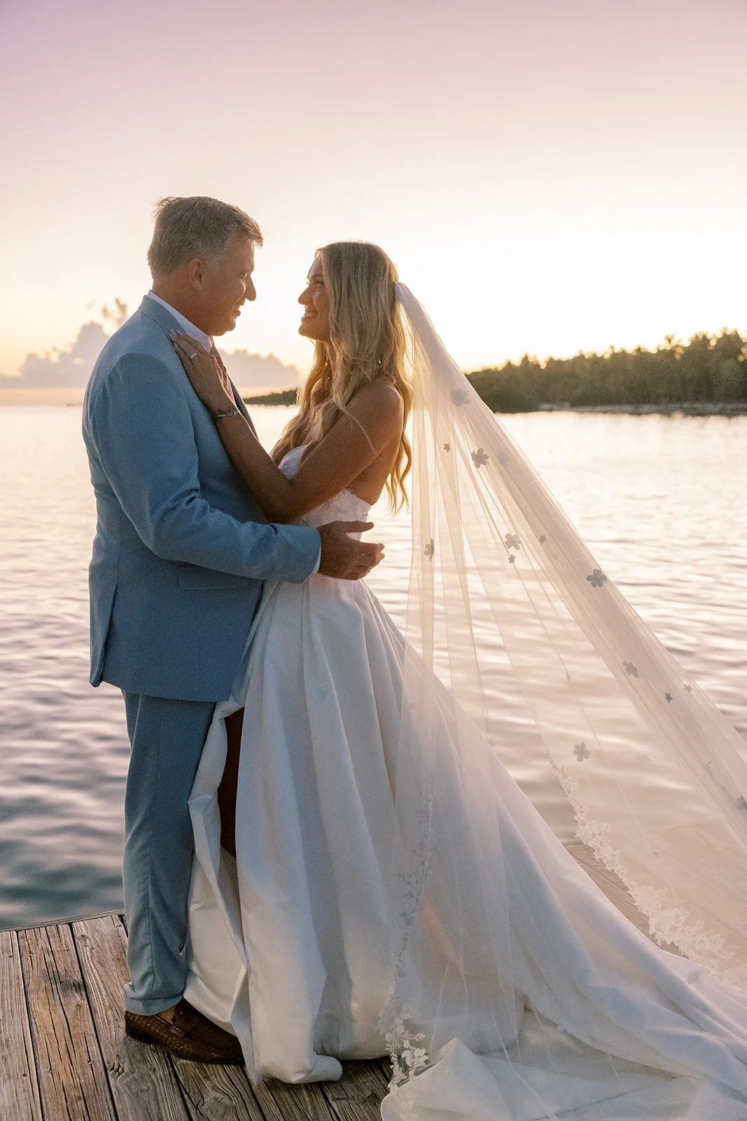 islamorada-wedding-couple-sunset-waterfront-portrait.jpg