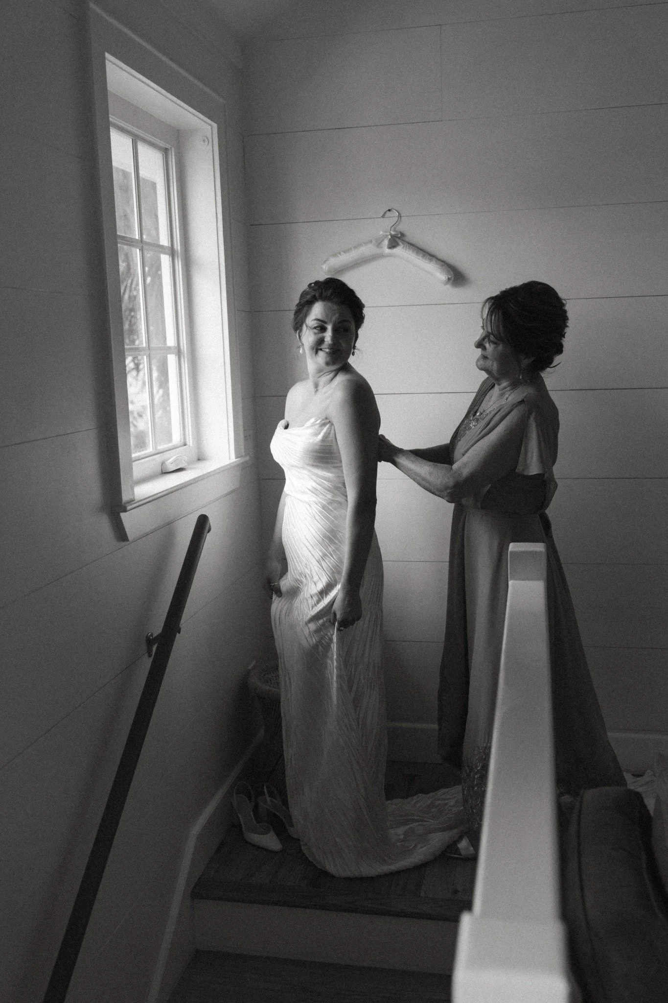 key-west-bride-getting-ready-dress-help-black-white.jpg