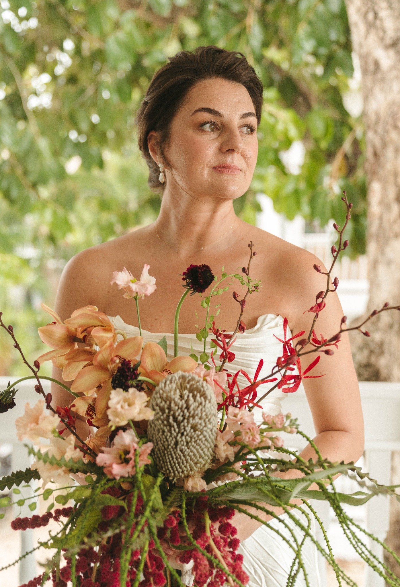 hemingway-home-key-west-bride-tropical-orchid-bouquet-portrait-01.jpg
