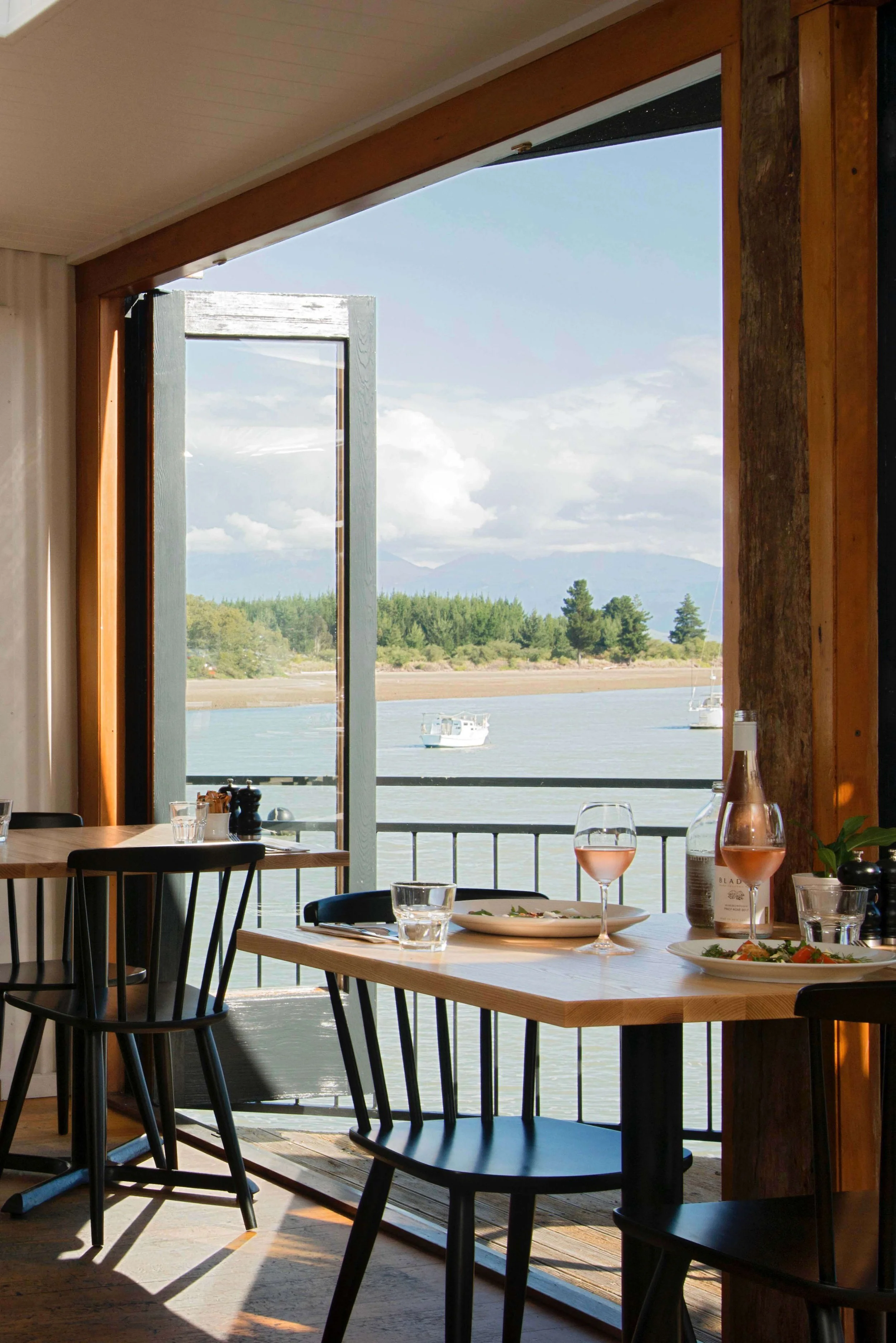 Waterfront dining in the heart of Mapua