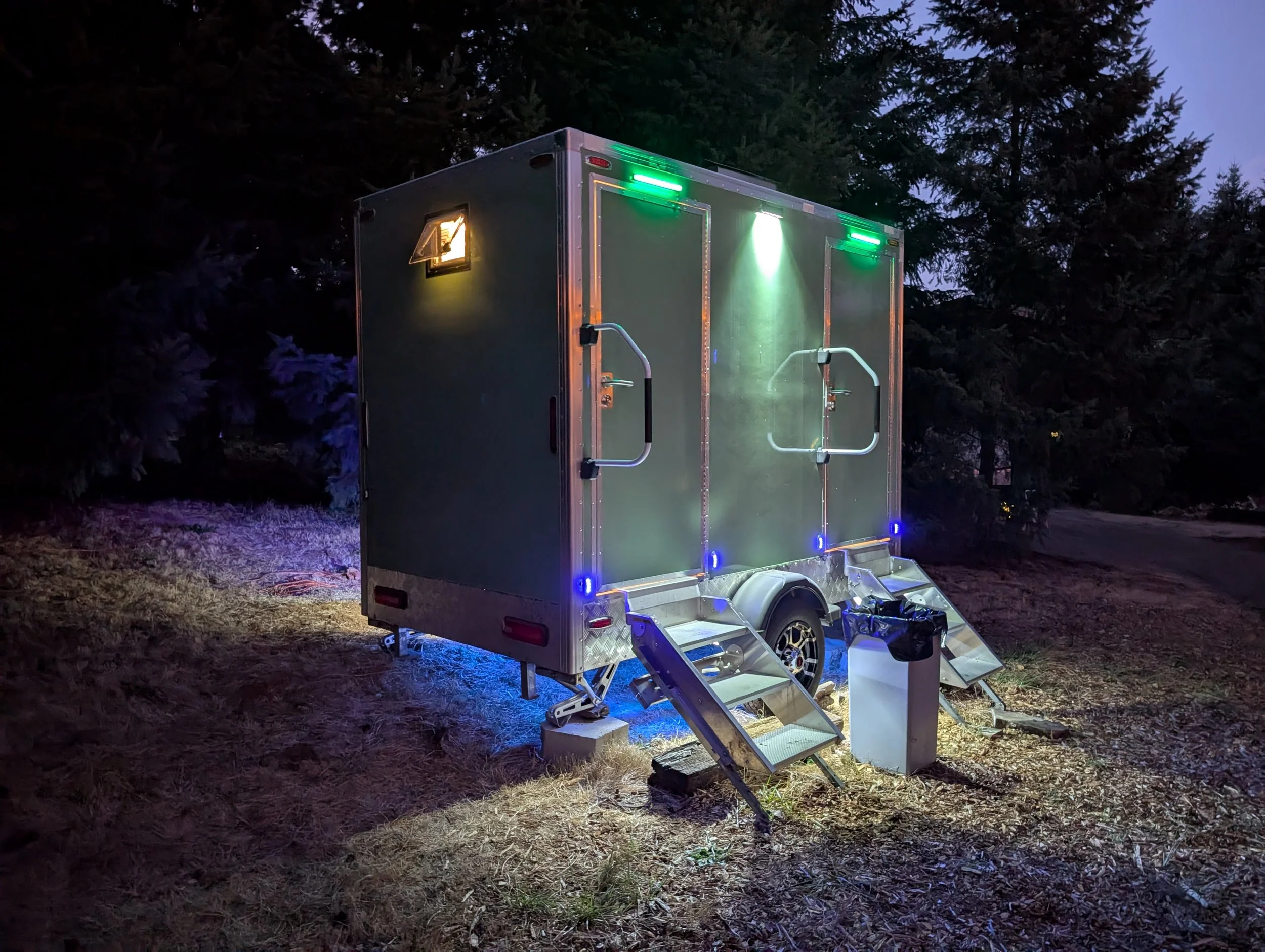 Heated, lighted restroom trailer