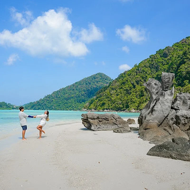 a-couple-happy-surin-islands-beach-rocks