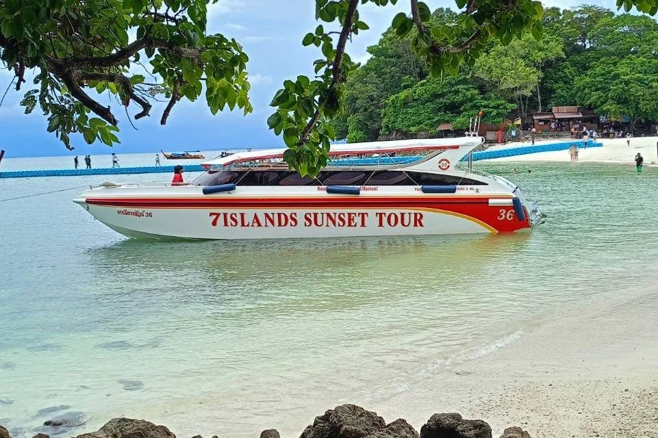 krabi-7-islands-sunset-speedboat-on-clear-water-landscape-crop 3.jpg