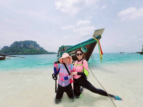 krabi-two-guests-with-longtail-boat-on-beach.jpg