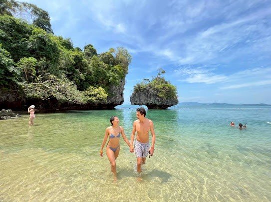 hong-island-couple-walking-in-clear-shallow-water.jpg