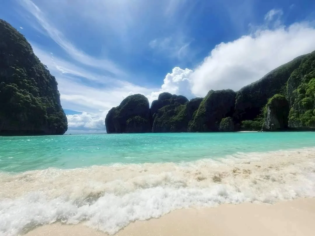phi-phi-maya-bay-white-sand-beach-and-turquoise-water.jpg