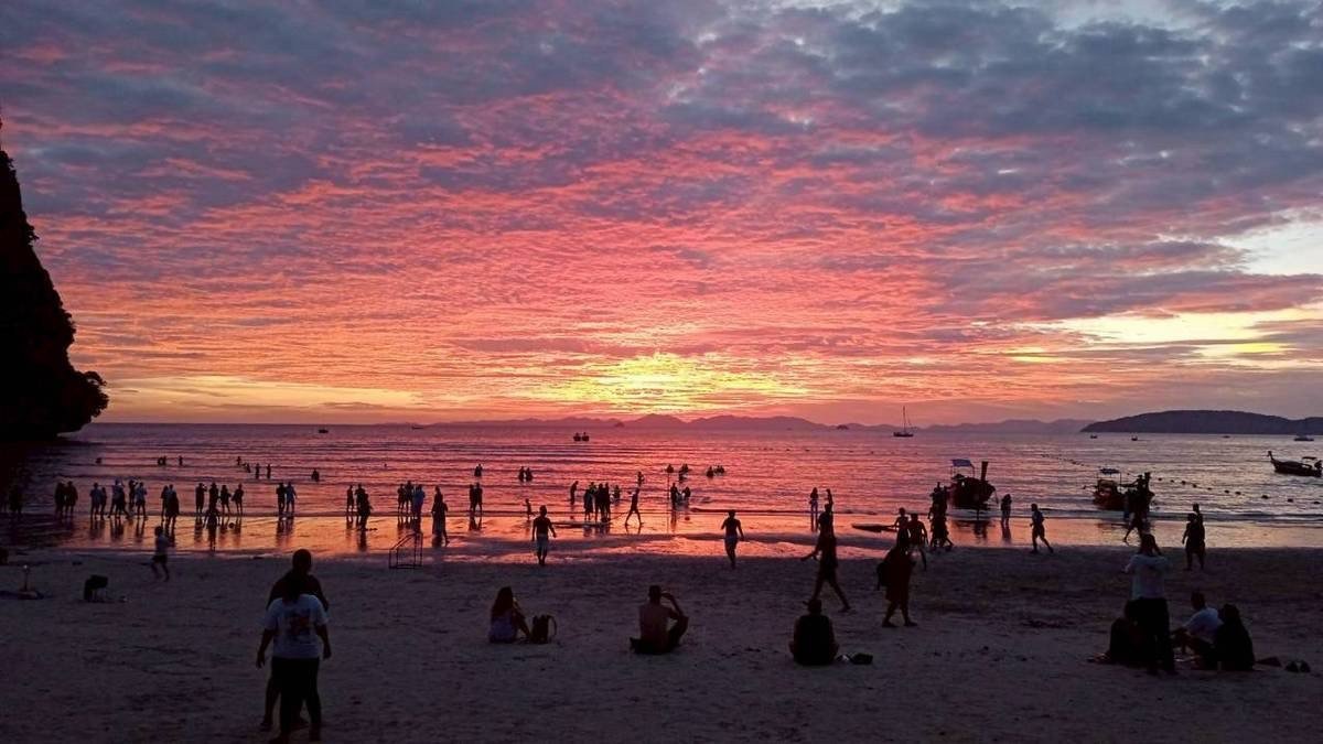 krabi-railay-beach-pink-orange-sunset-with-people-on-sand.jpg