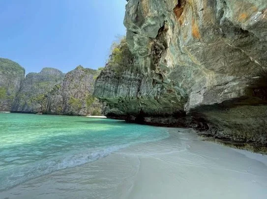 Hong Island lagoon and limestone cliffs in Krabi