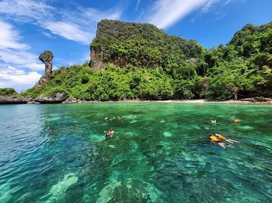 krabi-chicken-island-snorkeling-clear-water 2.jpg