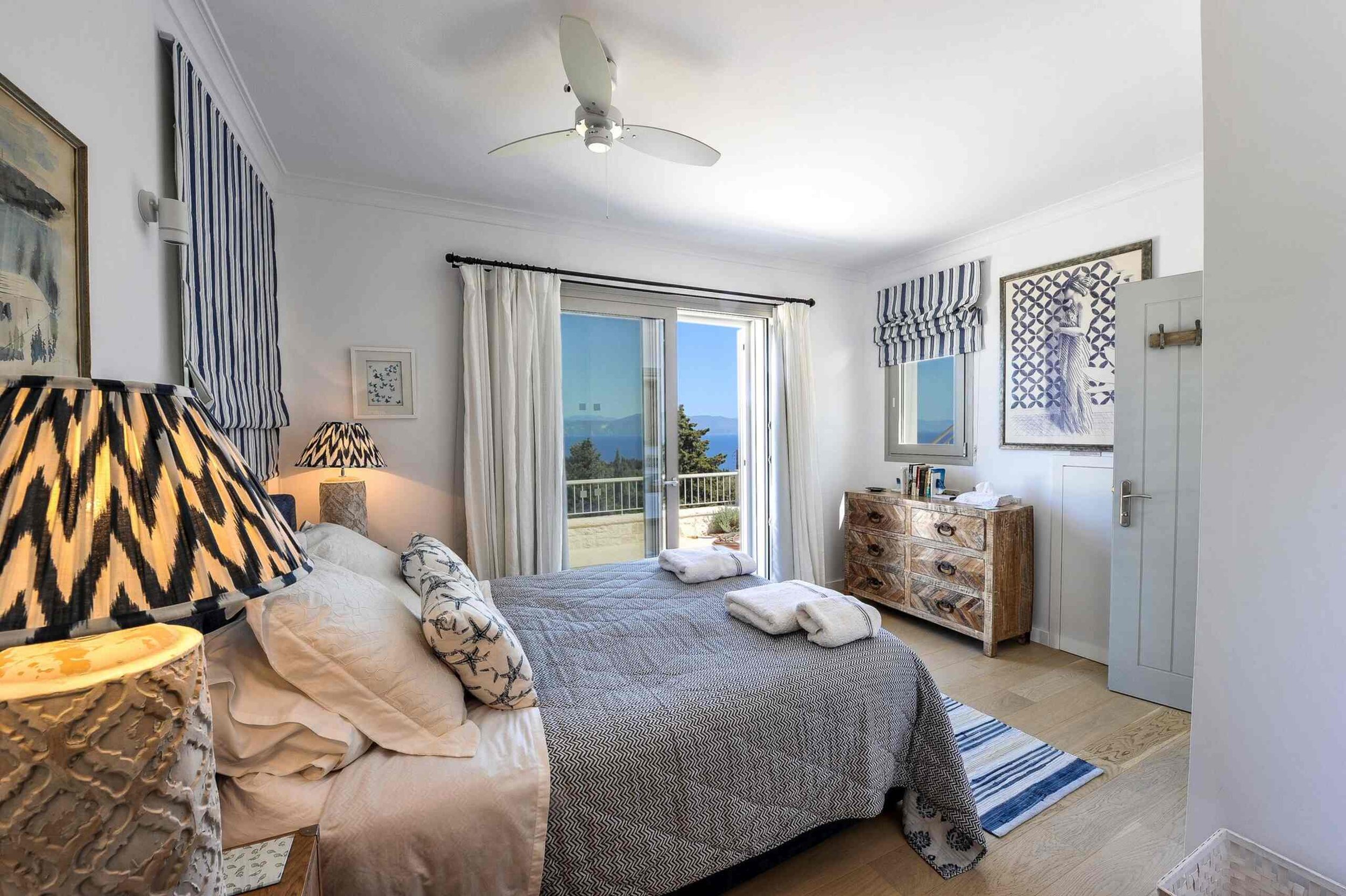 Downstairs double bedroom with king size bed (zip and link), ensuite shower room, AC, fan and safe