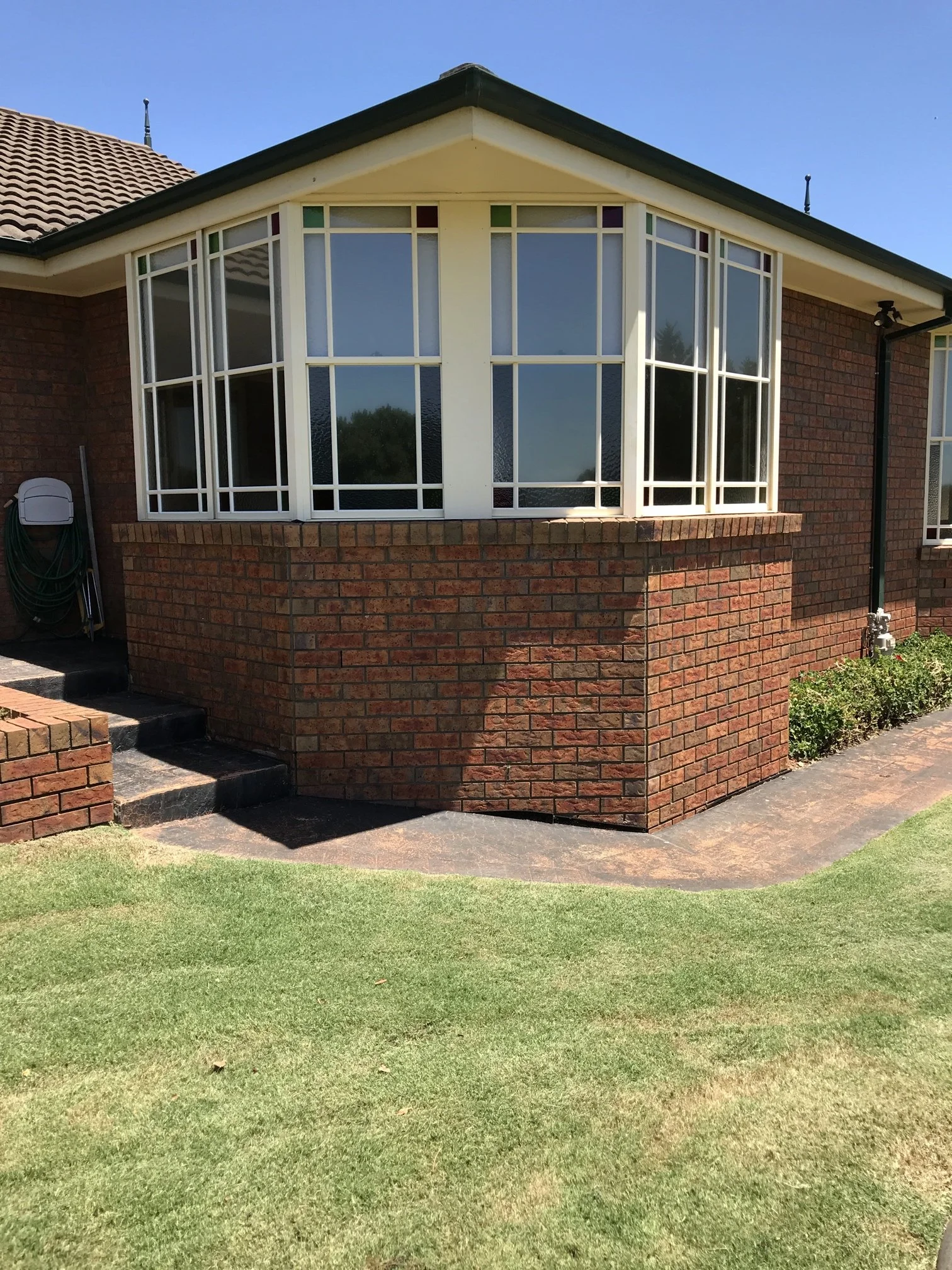 Residential federation windows and doors. Bay windows cleaned in Glen Alpine Campbelltown area.