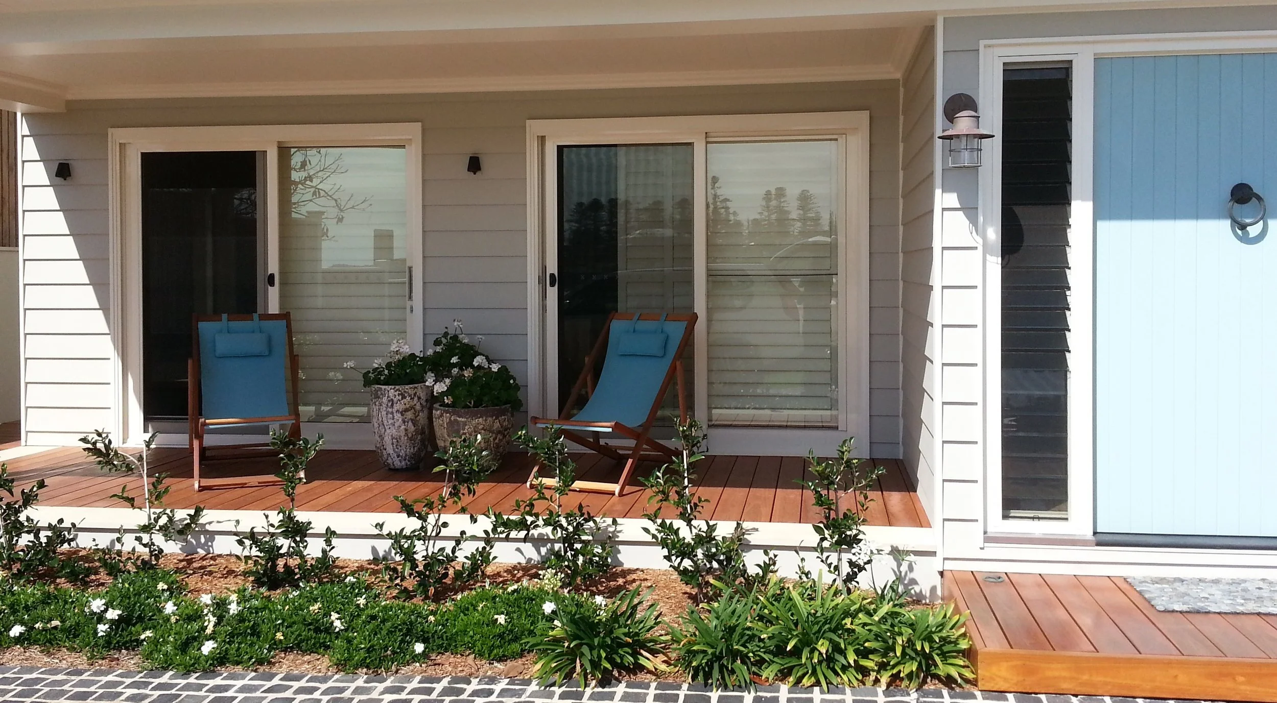 Residential window cleaning for sliding glass doors and windows in Macarthur NSW. Holiday homes that are luxurious and relaxing.