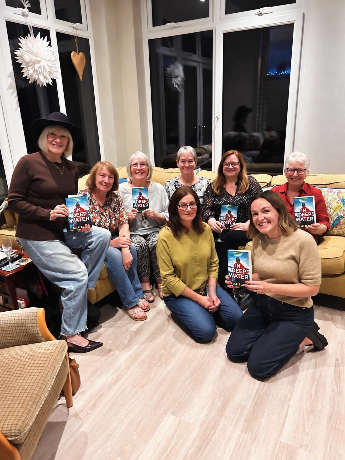 It was an absolute pleasure to visit the &lsquo;Mostly Monday&rsquo; book club last night and meet these lovely ladies. They had read IN DEEP WATER over the summer and had lots to say about Rachel and Lennon&rsquo;s simmering sexual tension 😳 

Than
