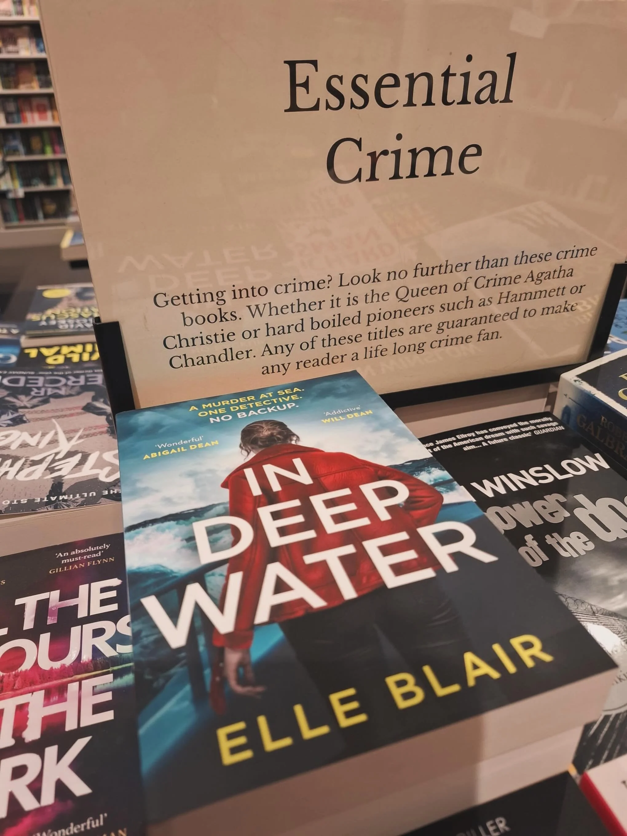 Essential Crime baby 💅 

Still get such a buzz when friends send me photos of DI Rachel Harlow out in the wild! Thank you @waterstones