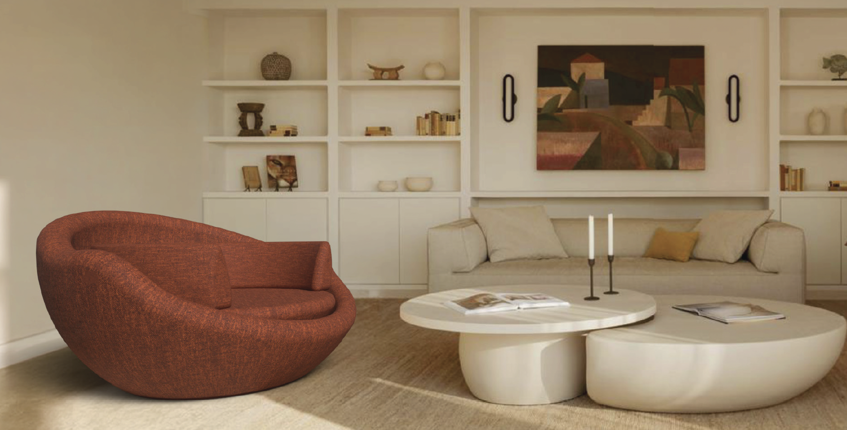 Soggiorno con divano beige e poltrona rossa, tavolino rotondo bianco con rivestimento curvo, scaffali bianchi con decorazioni e libri sullo sfondo, quadro astratto sulla parete.