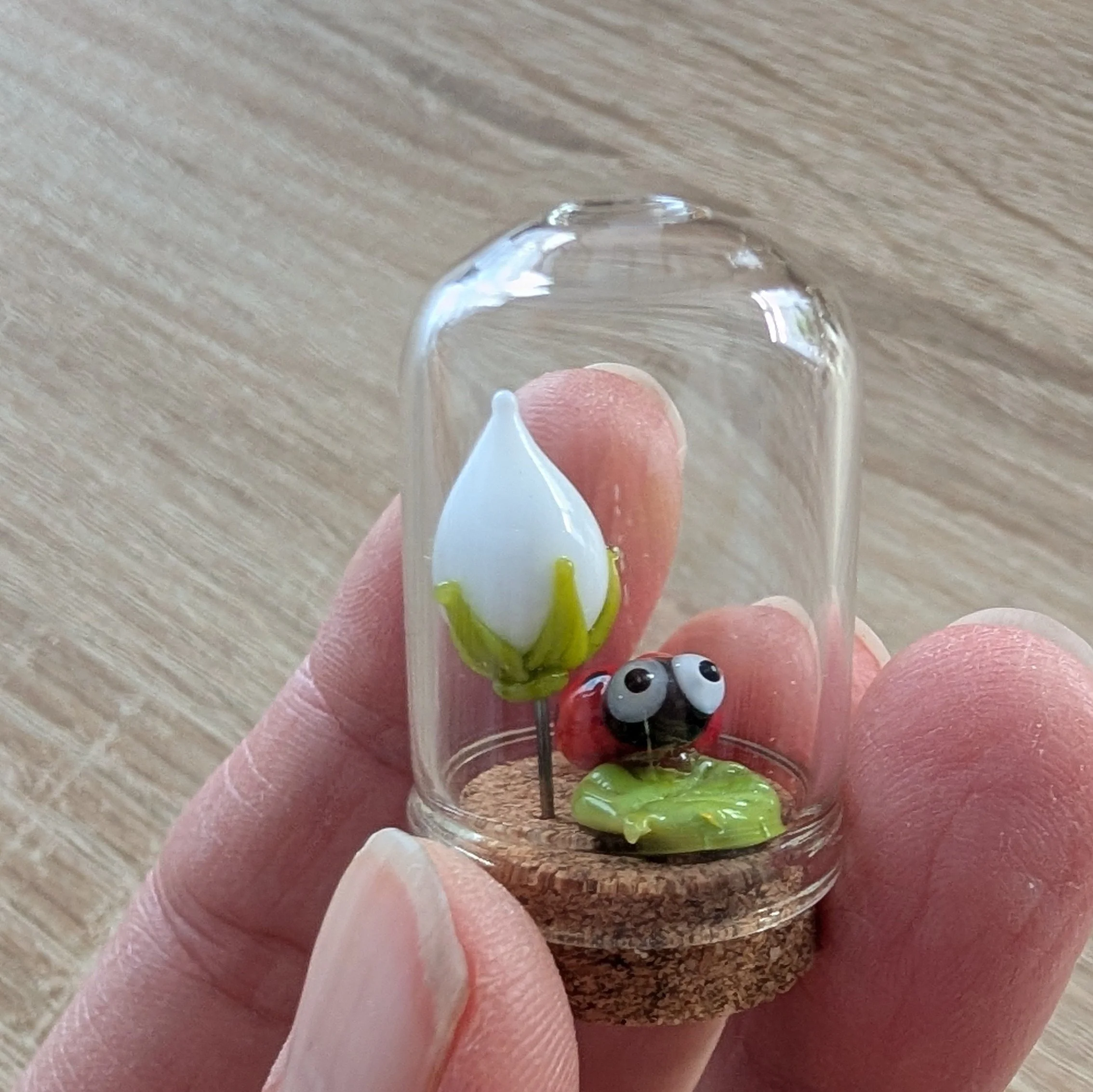 globe-verre-coccinelle-fleur-blanche-verre-file (1).jpg