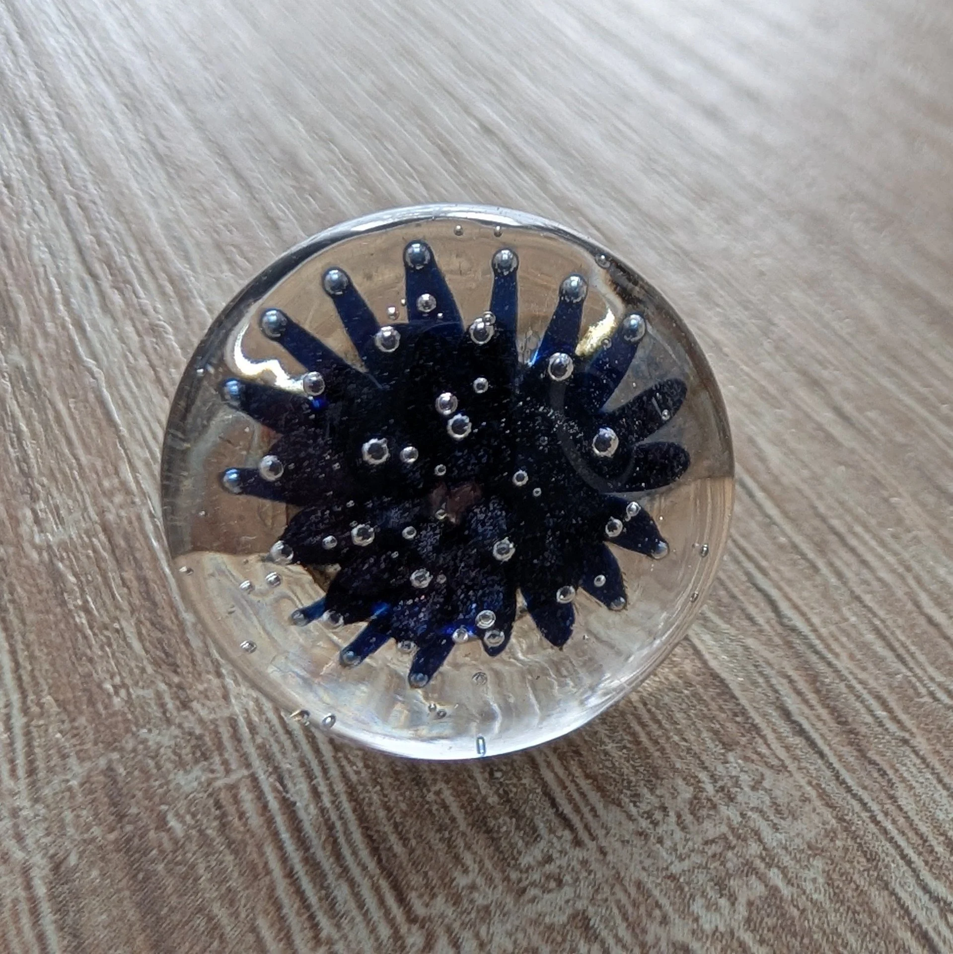 bague implosion en verre noir blue (2).jpg