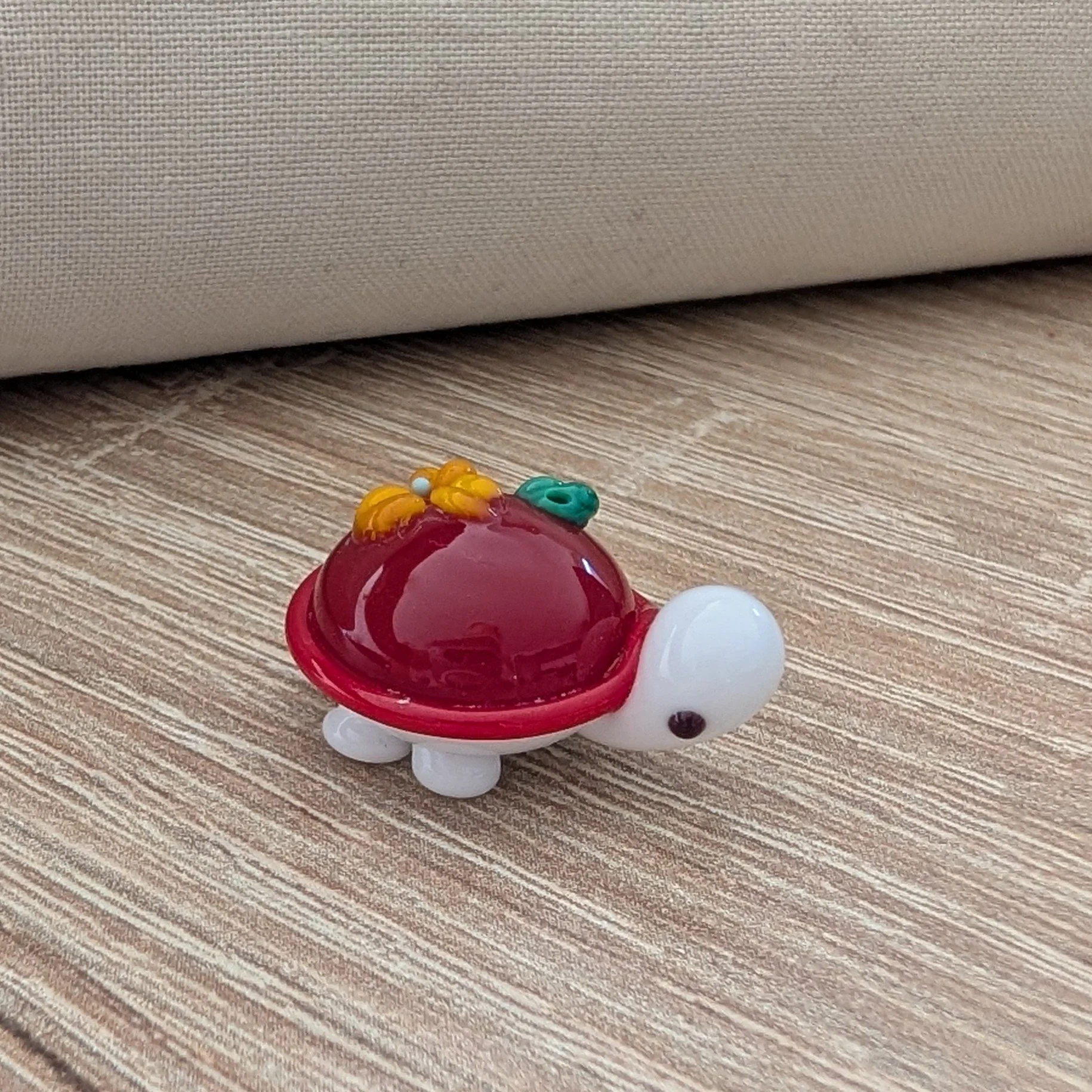 tortue-verre-file-rouge-figurine (4).jpg