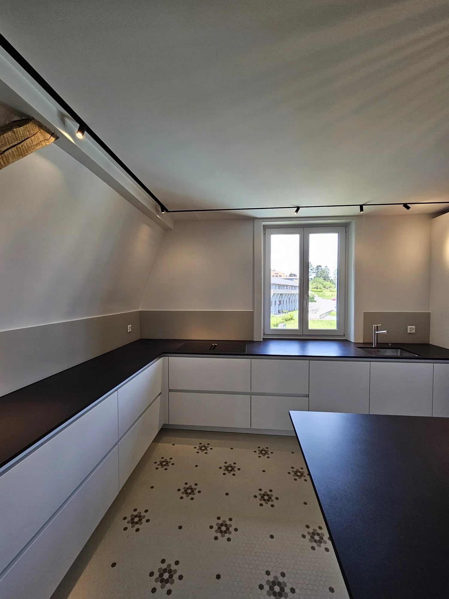 dosseret-verre-beige-misenscene.jpg