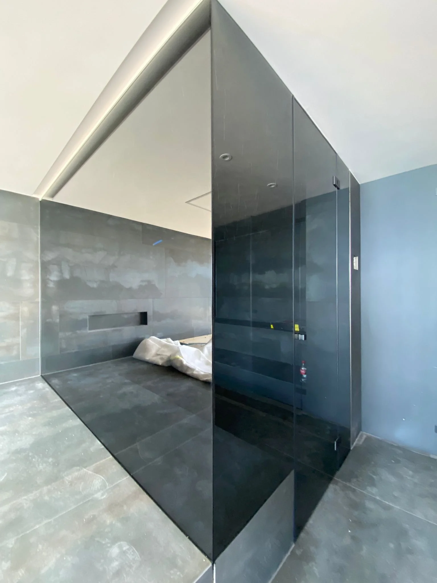 Misenscene_Hamam_Parsol_gris.jpg