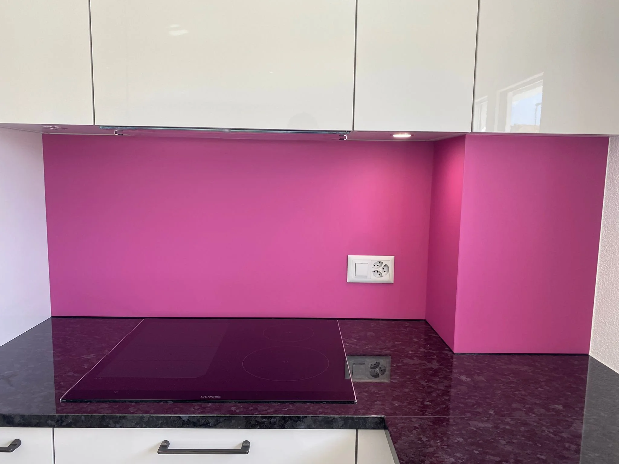 Misenscene_credence_fuschia.jpg