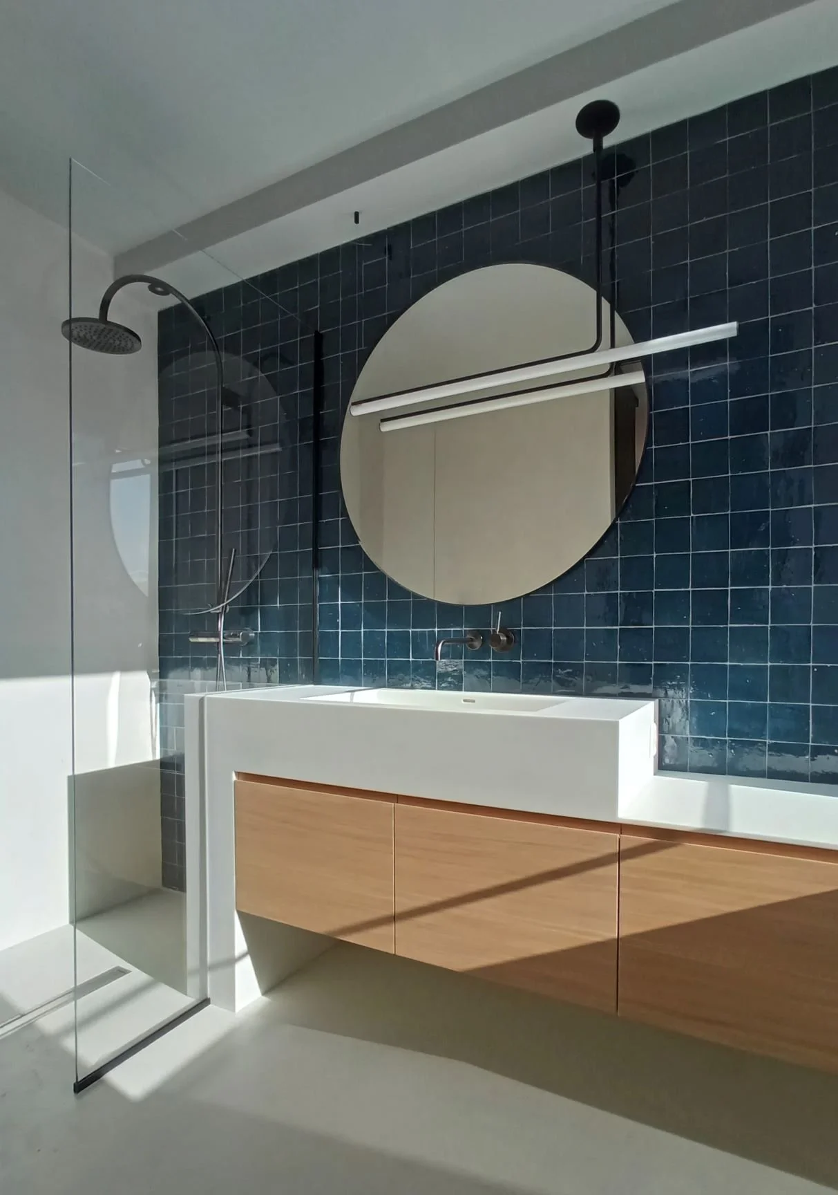 Misenscene Paroi de douche sur meuble.jpg