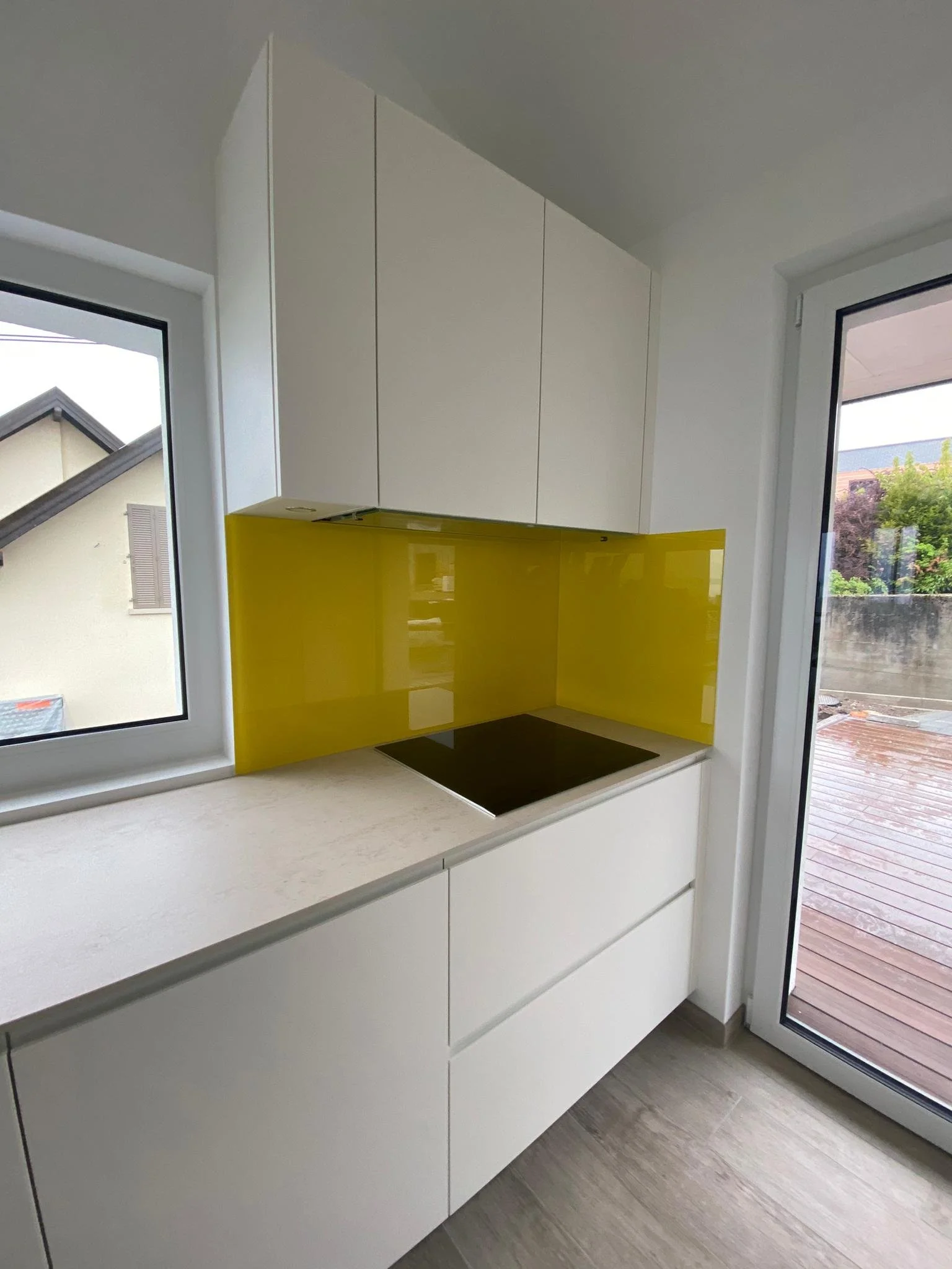 Misenscene_entre-meubles_jaune.jpg