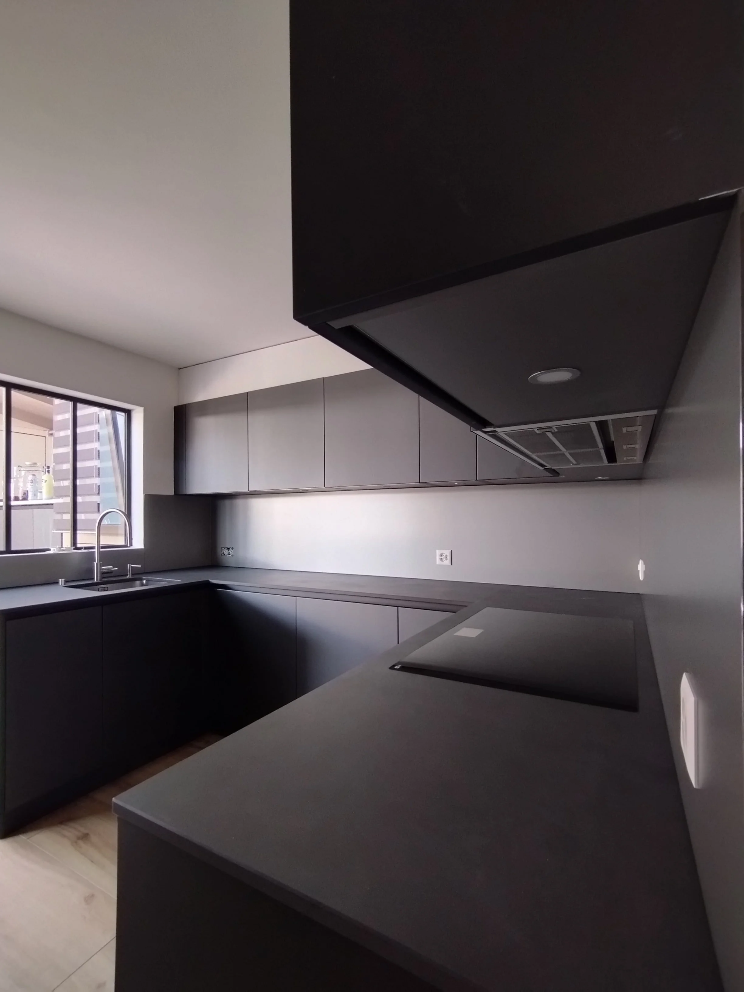 misenscene_credence_verre_aluminium-min.jpg