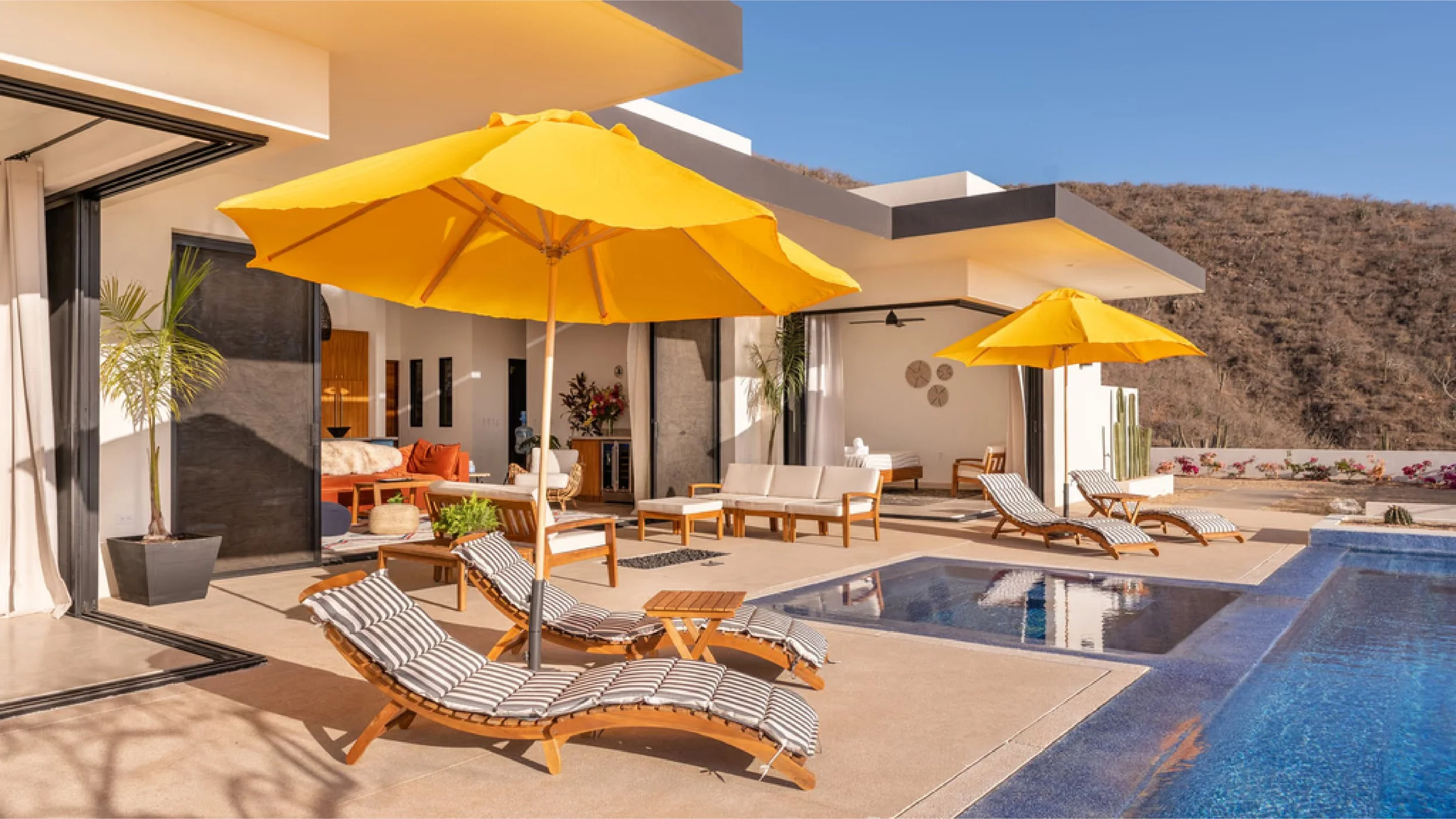 villa d pool lounge.jpg