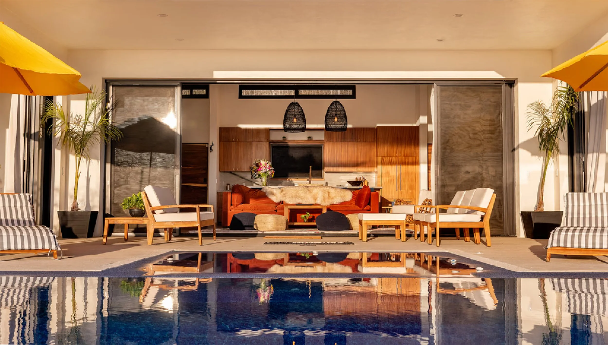 villa d pool kitchen.jpg