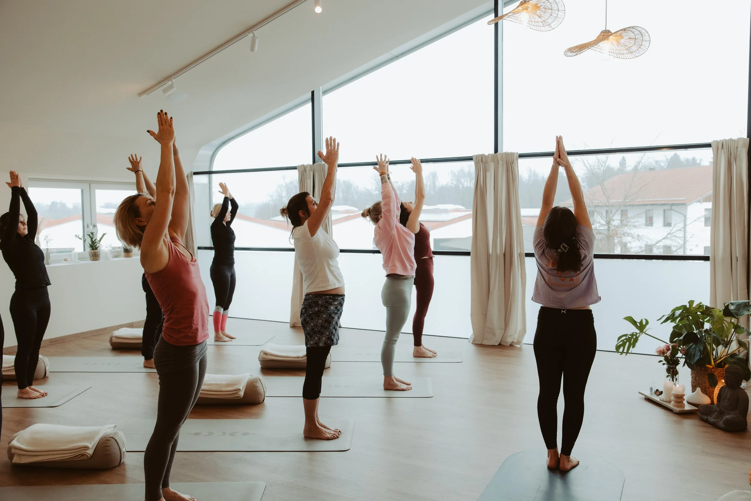 Gruppenyoga mit Melissa Rieder im Studio 3 in Übersee am Chiemsee