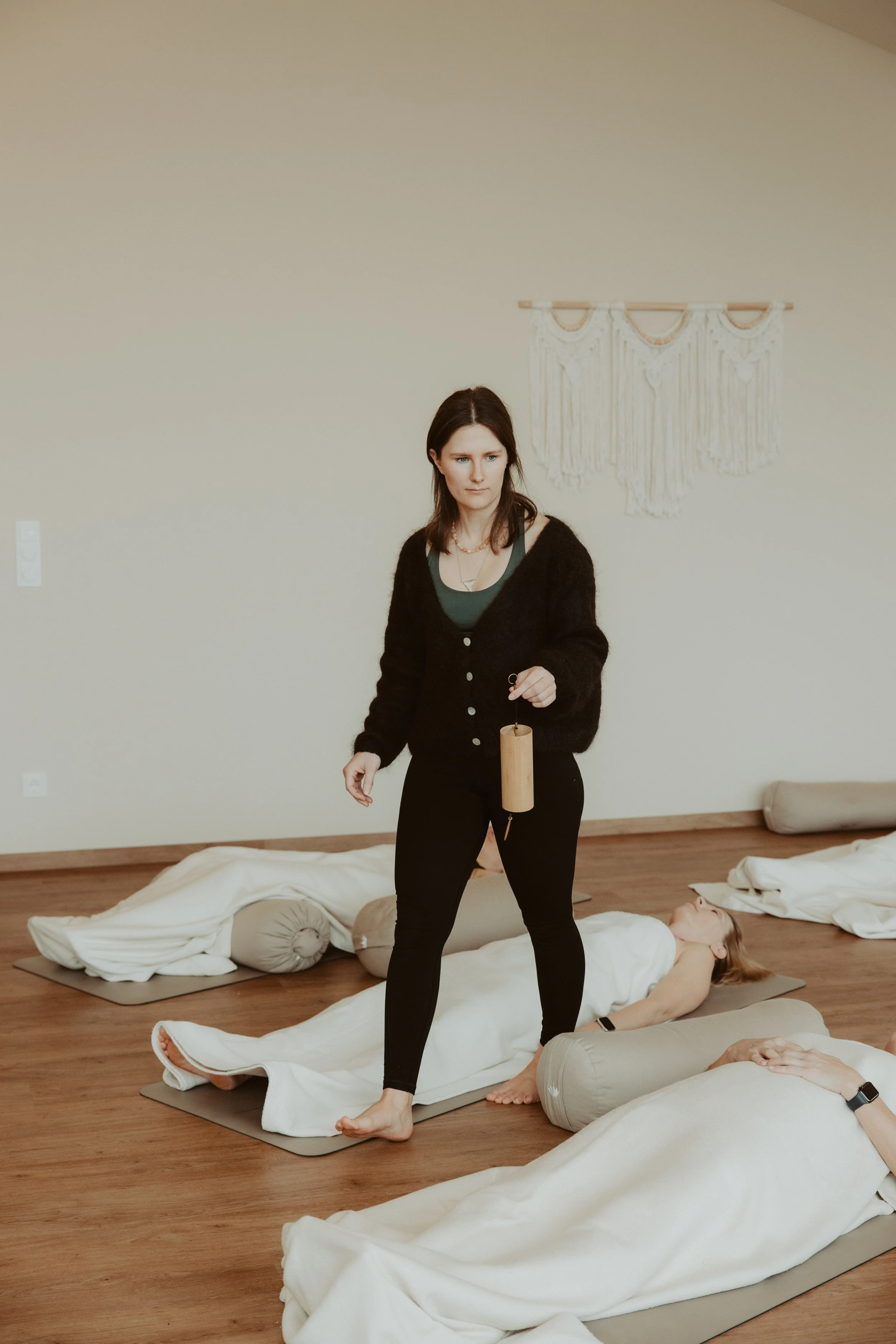 Melissa Rieder bei Savasana-Entendspannung im Studio 3 in Übersee am Chiemsee