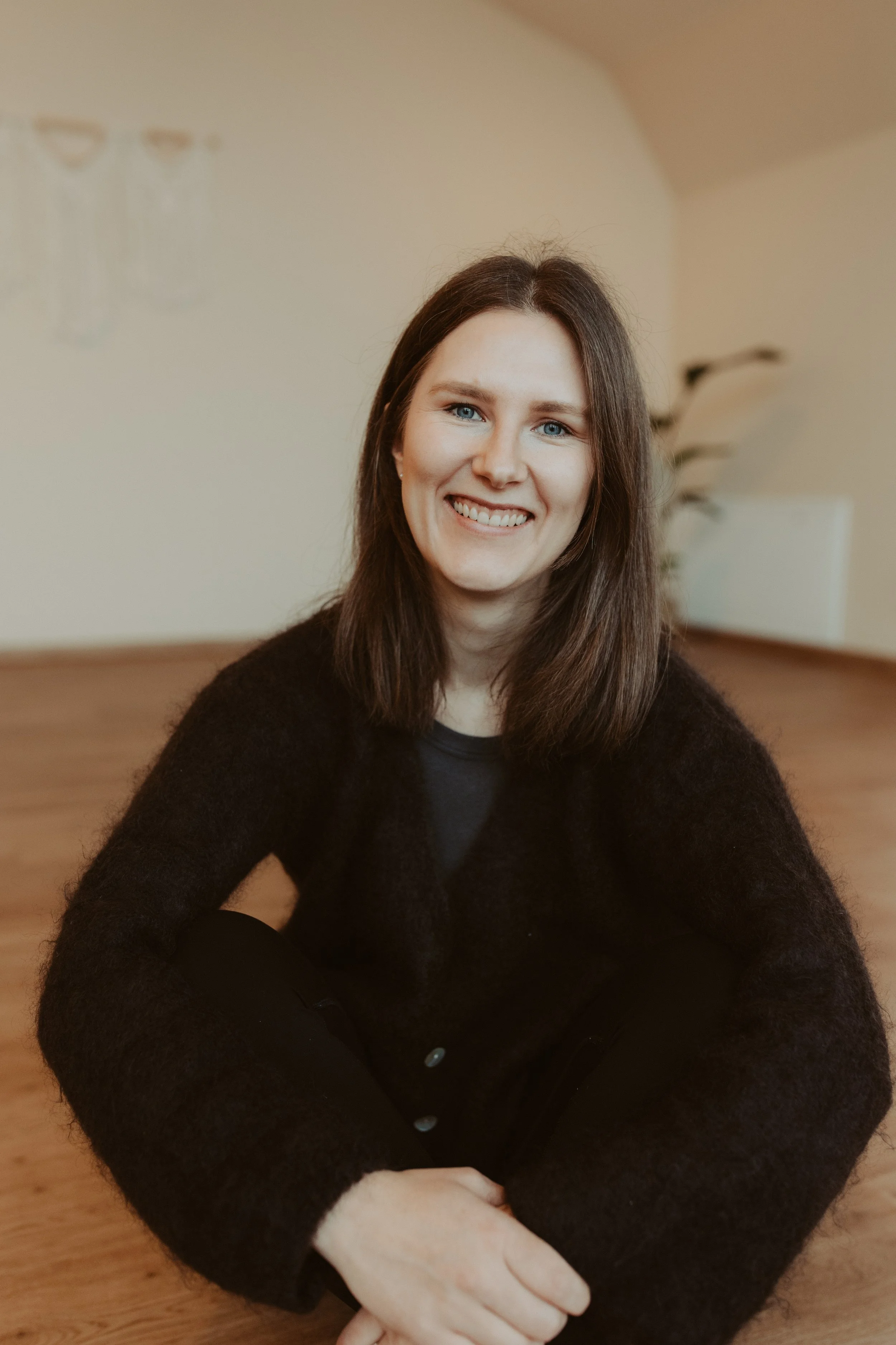 Yogalehrerin Melissa Rieder im Studio 3 in Übersee am Chiemsee