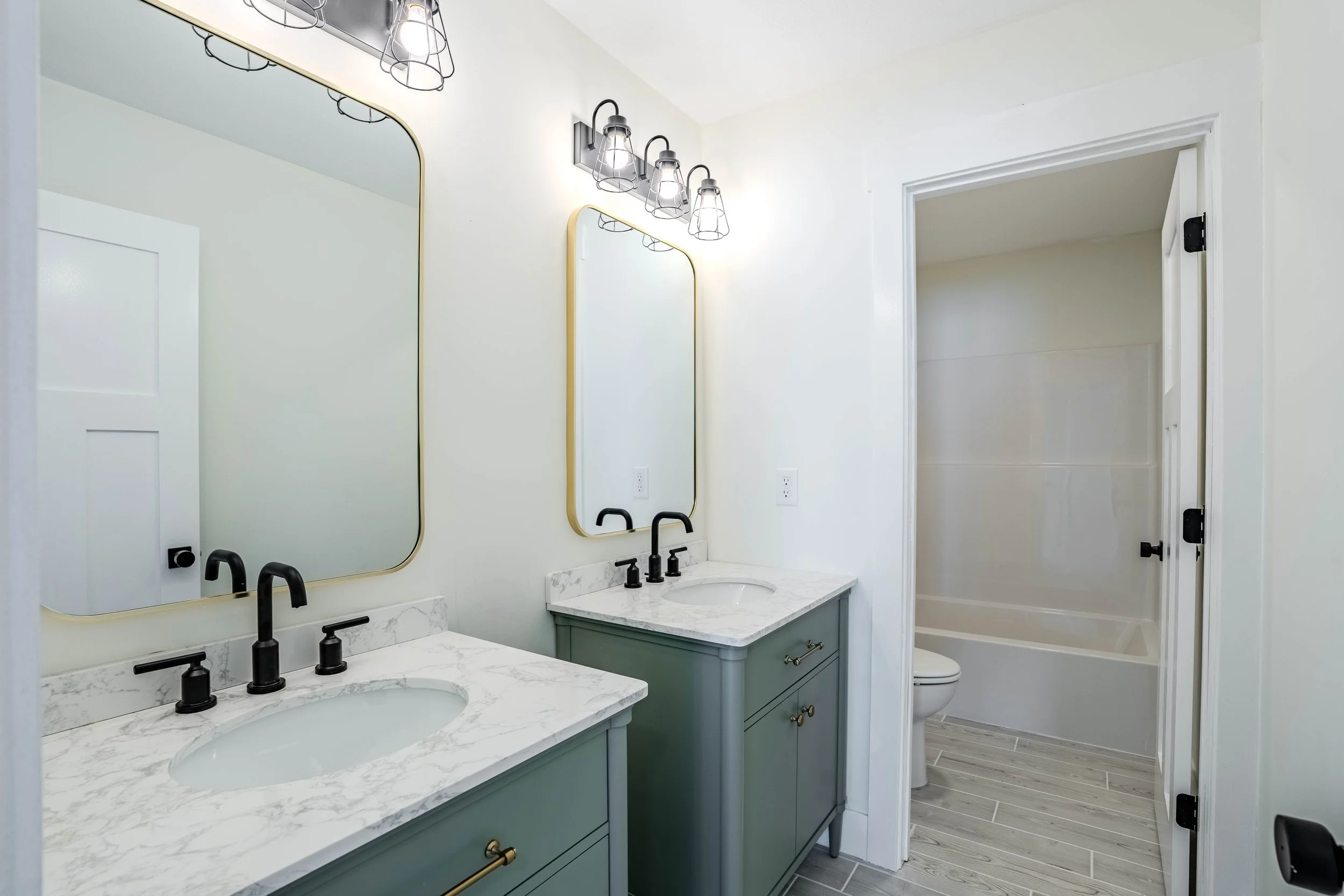 Upstairs shared bathroom